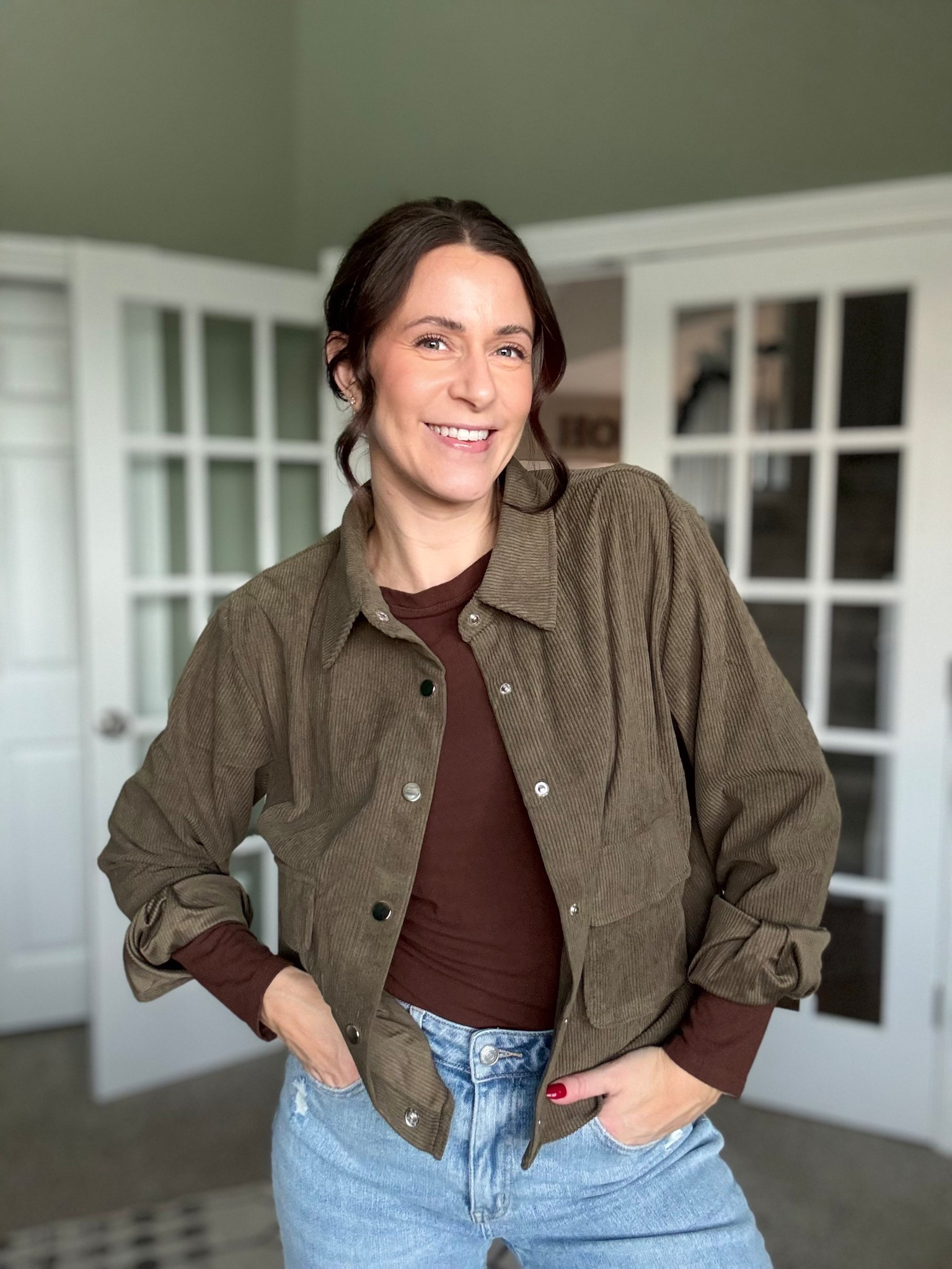 Great cropped jacket with functional pockets. Wearing a medium comes in a lot of colors.