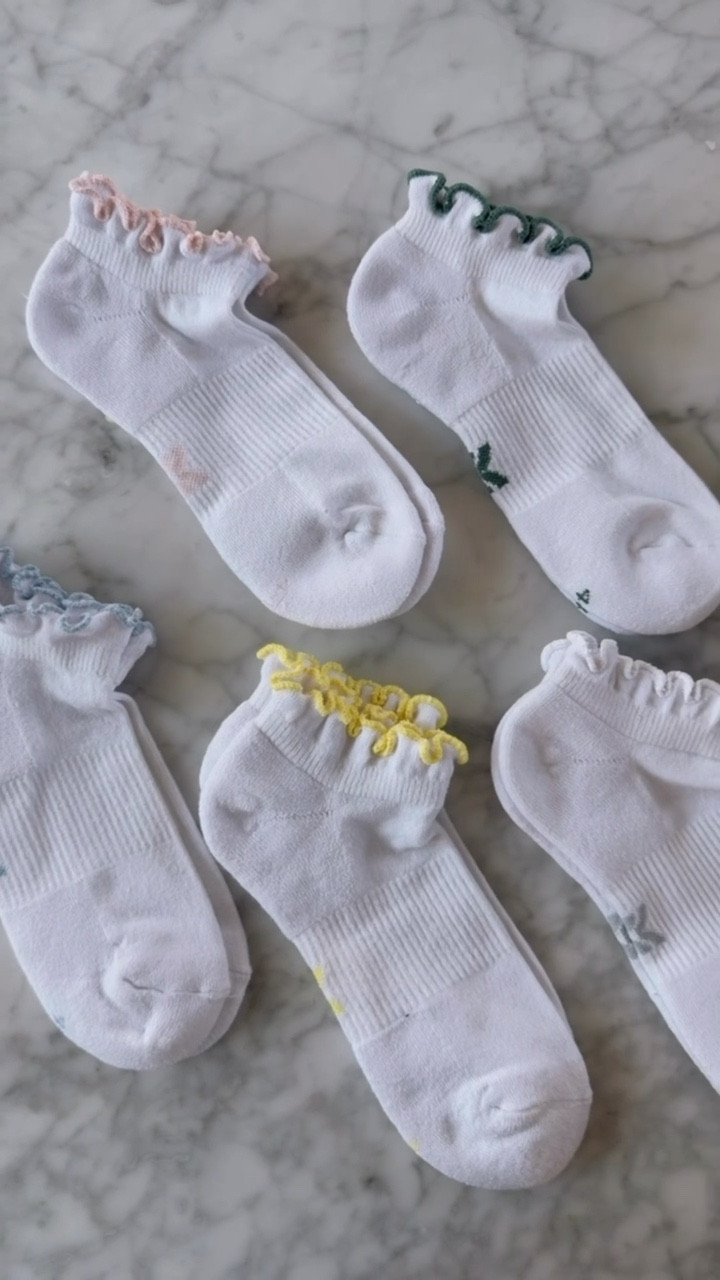 How cute are these ruffle socks with the different color trim?! These active ruffle socks have been my favorite, so I had to order this new pack when it came out!

Loverly Grey, activewear, active socks, ruffle socks, athleisure, Target 

#LTKActive