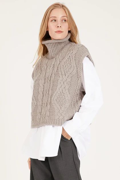 Daisy Turtle Neck Cable Knit Vest | Storets (Global)