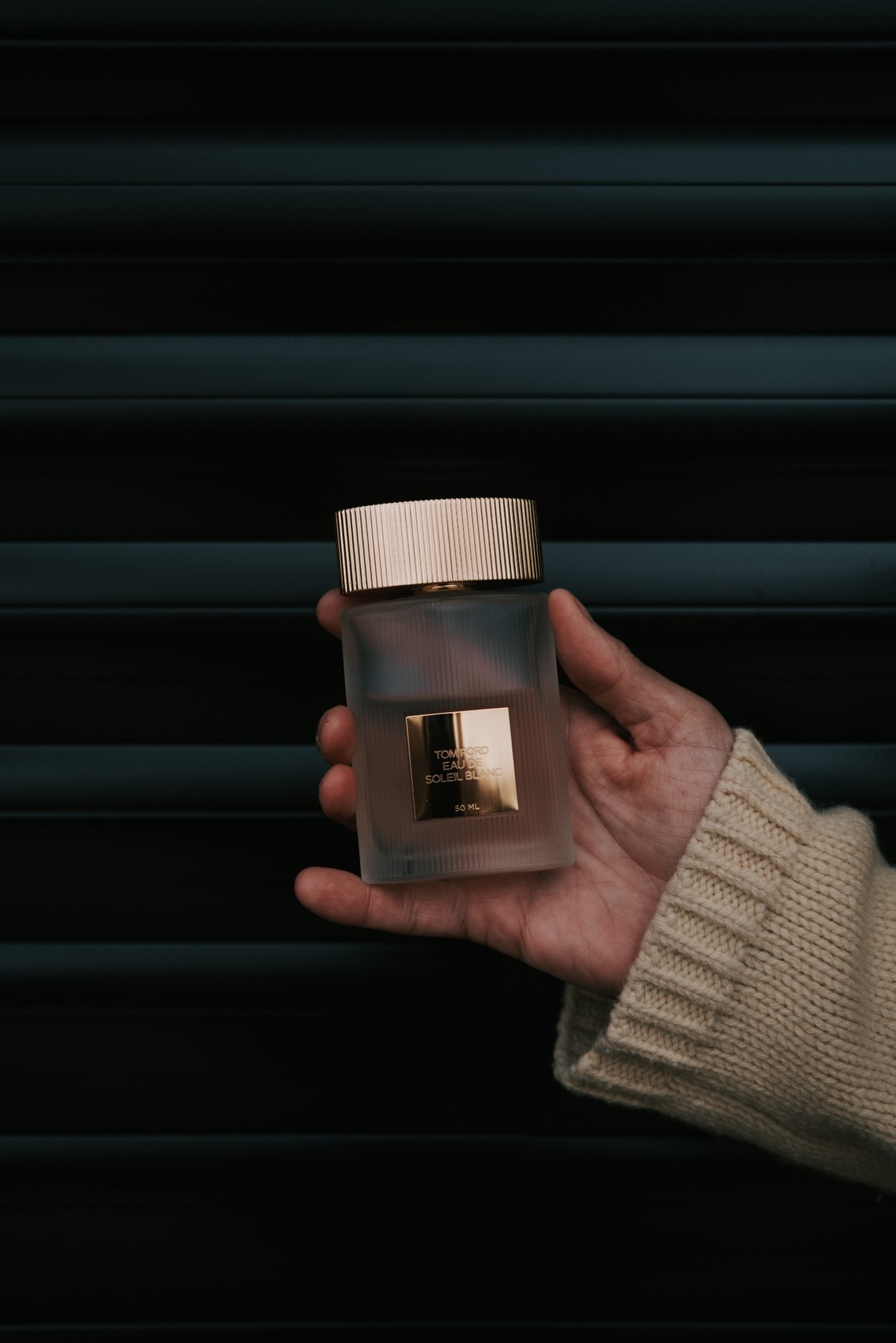 Tom Ford Eau De Soleil Blanc Eau de Toilette

Fragrance Family: floral, citrus

Notes: vert de bergamot, orange bitter, petitgrain bigarade, ylang ylang, pistachio accord, coco de mer accord



#LTKbeauty #LTKmens #LTKsummer