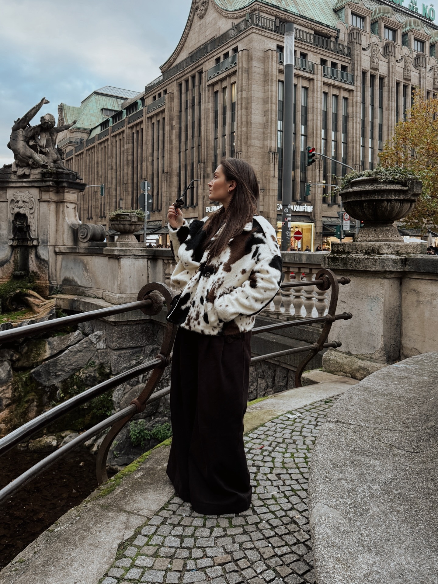 Here and there lately. City walks and coffee breaks. 🤎