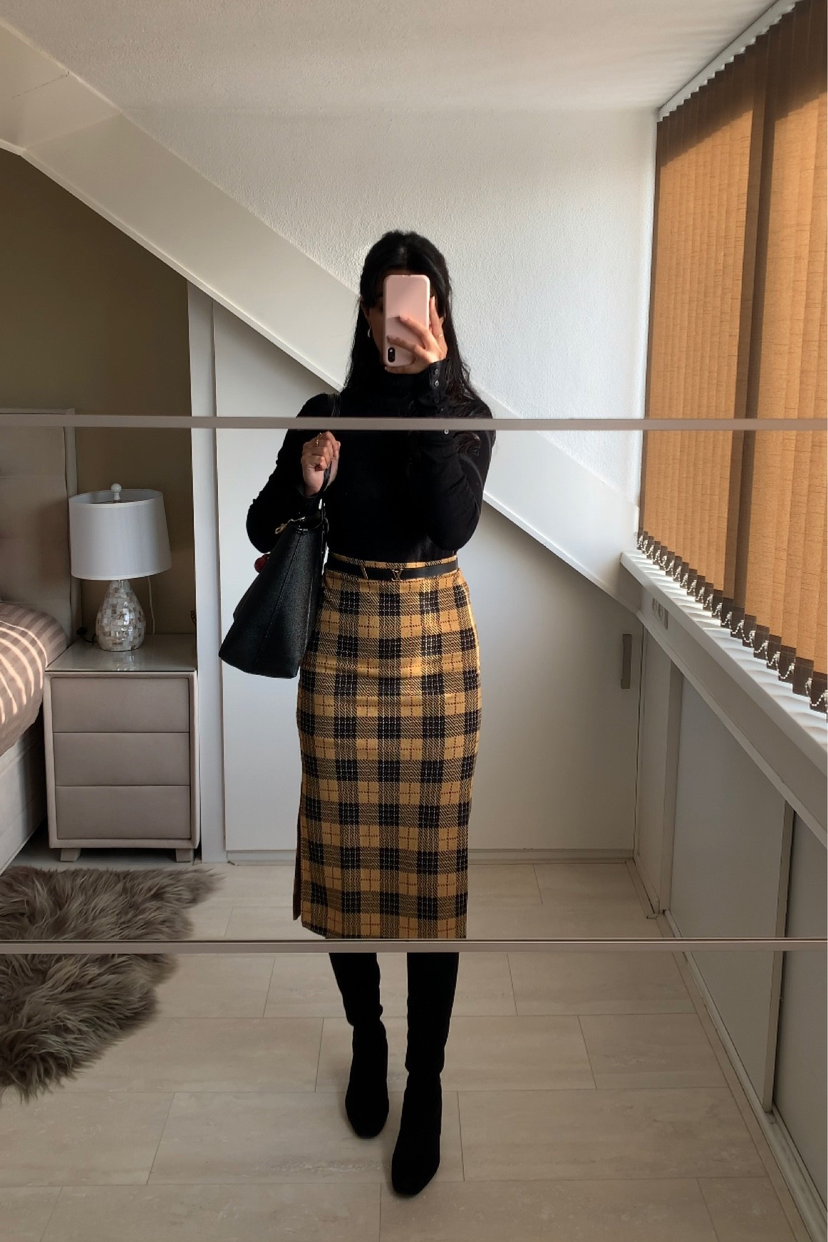 this skirt is giving cher and im so obsessed 😭💛 perfect for fall!! The skirt has a slit up the side but i sewed it closed till the knee with a ladder stitch - super quick and easy. 
belt: lv initiales 20mm


Modest back to school back to uni work cold weather fall outfit black turtleneck plaid skirt knee-high boots

#LTKeurope #LTKworkwear #LTKstyletip