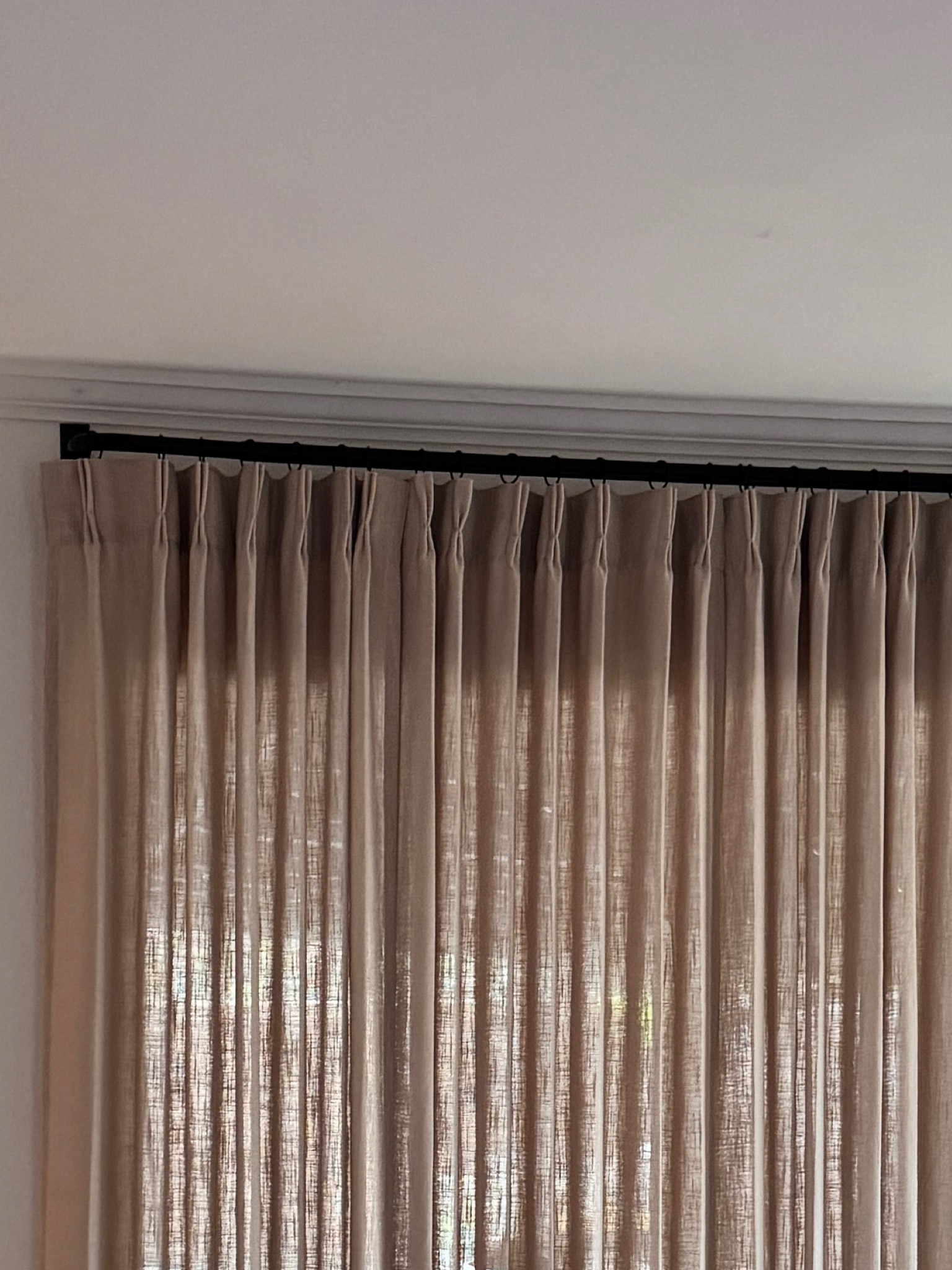 Wrap around curtain rod
