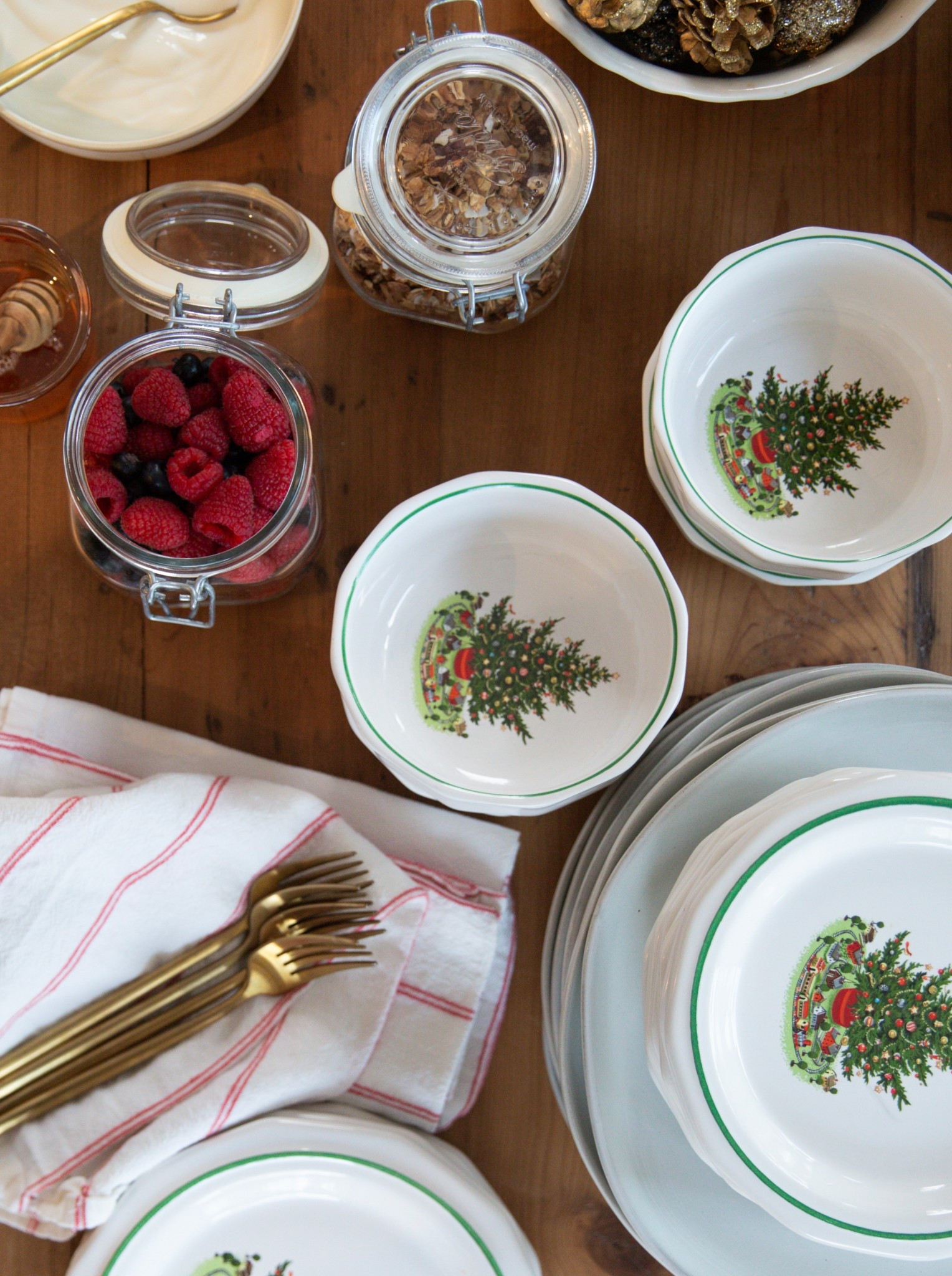 Here is a roundup of my favorite holiday platters: quiet nods to winter, heirloom-inspired, and classic designs. 

#LTKHoliday #LTKGiftGuide #LTKHome
