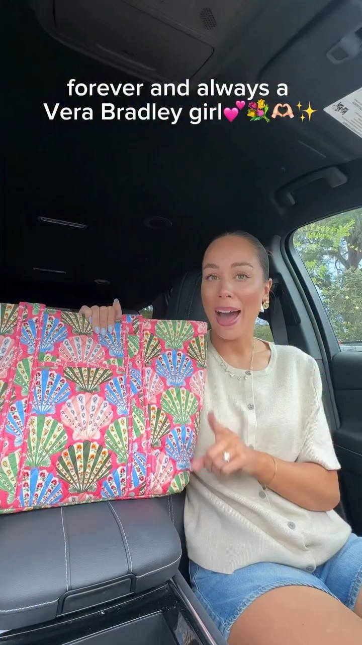 I fell in love with @verabradley many years ago thanks to my grandma and it has been there for me for all of my milestones!!! Create new memories and gift someone you love a Vera Bradley bag this Mother’s Day💕 💐✨ #WovenInVeraBradley #verabradley #VeraBradleyPartner