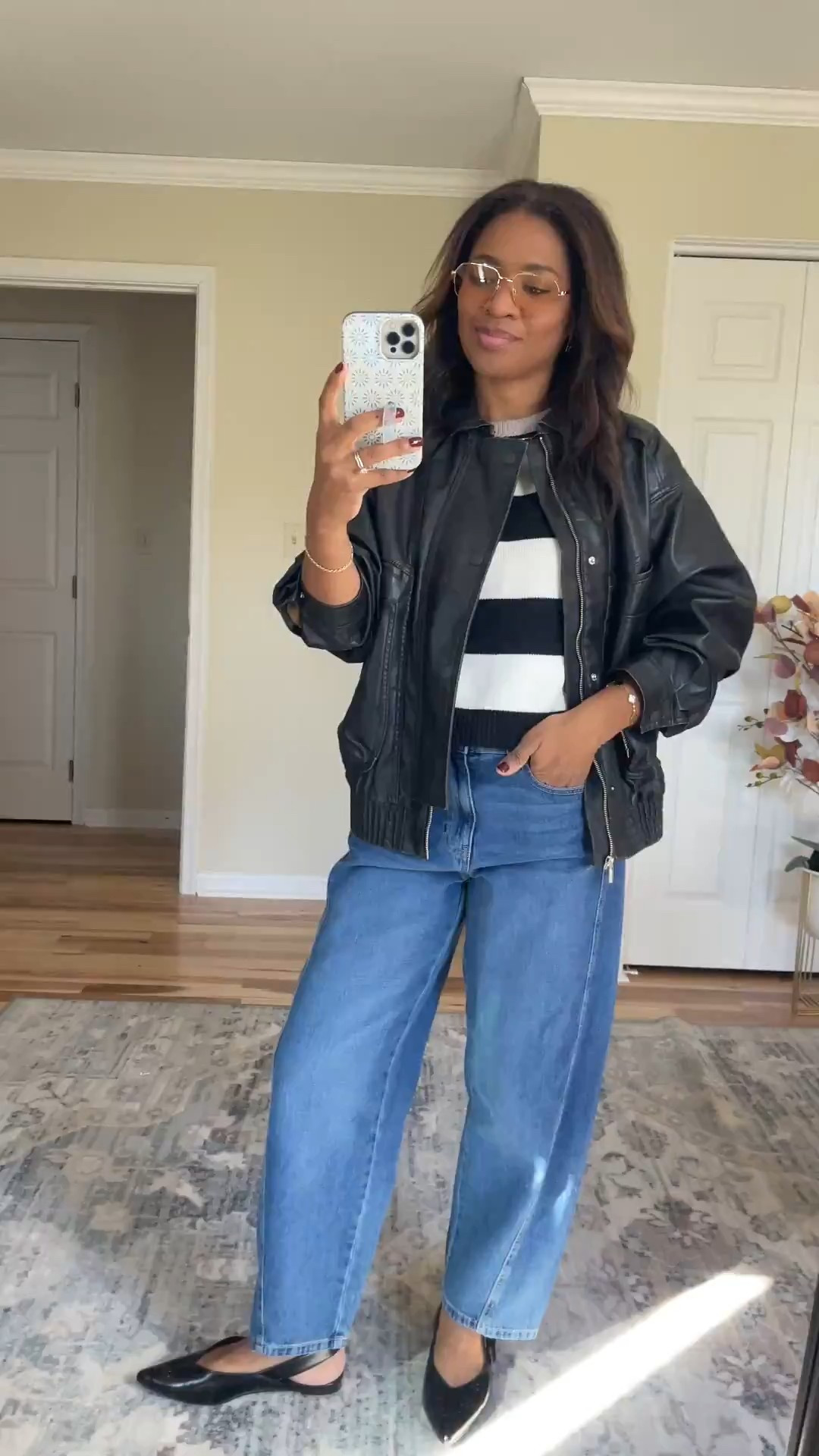 OOTD! Wearing a small in the top and jacket. Jeans are a size 4

 #ltkfindsunder100 #ltkfindsunder50

