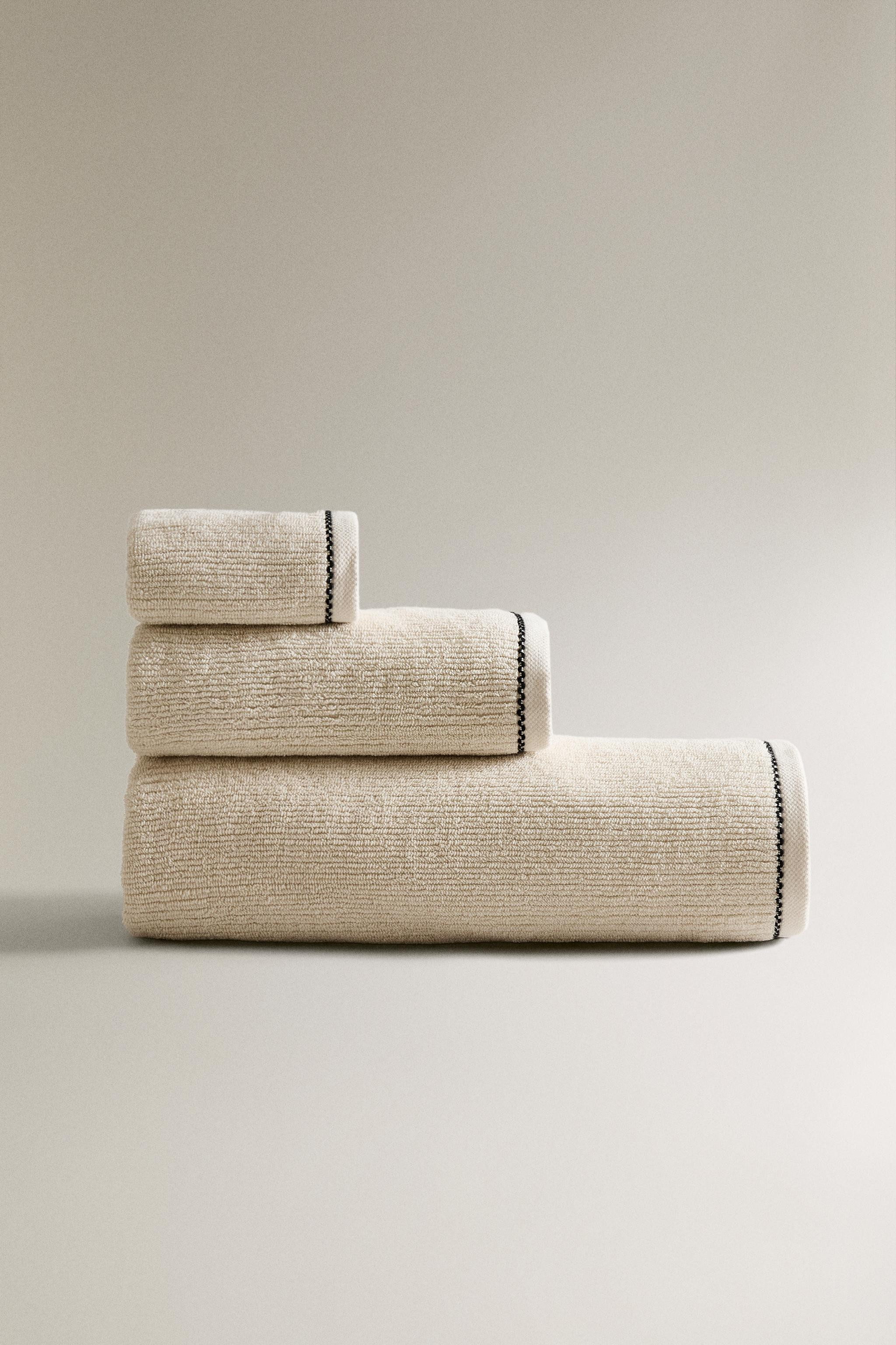 BATH TOWEL WITH TOPSTITCHING | Zara US