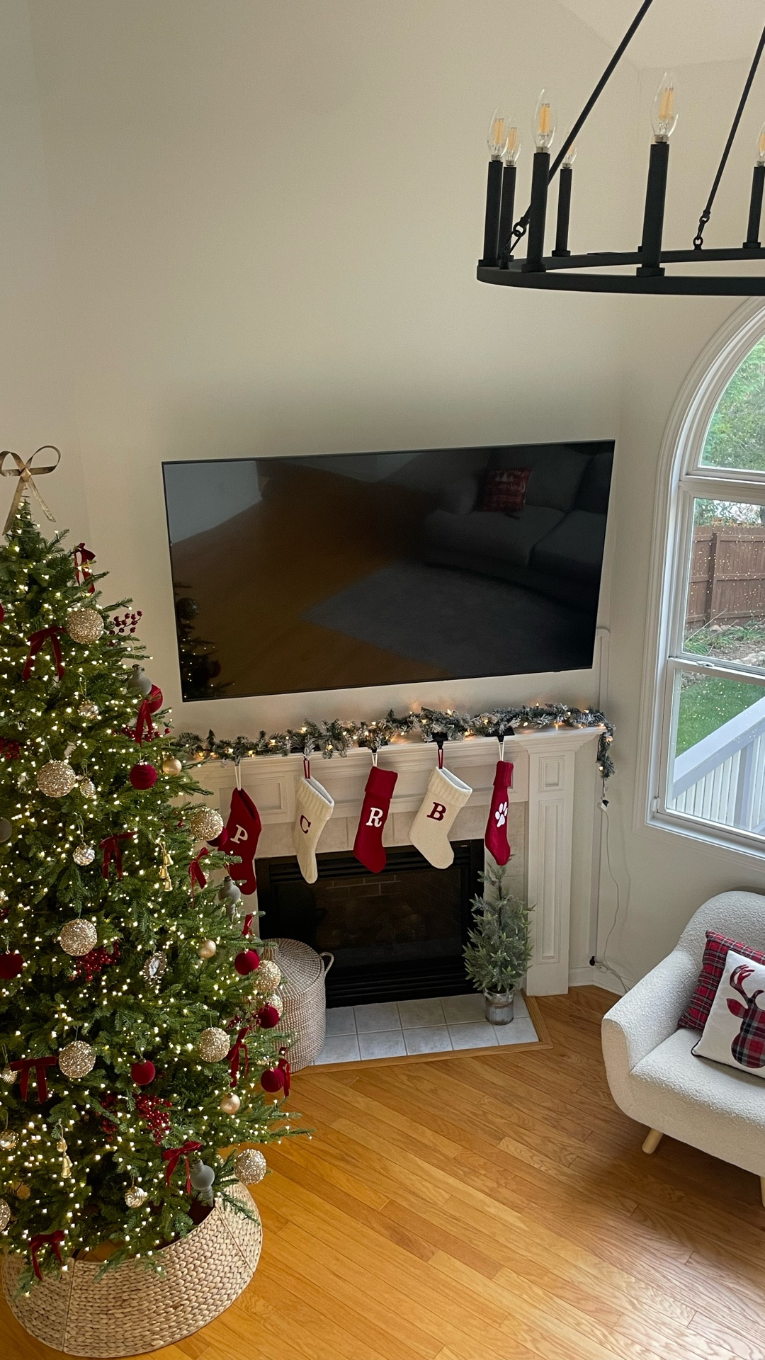Red, gold, and a whole lot of twinkle ✨

Timeless ornaments, layered textures with red velvet bows and stems making the whole home feeling festive ♥️

#christmas #ornaments #christmastree#LTKHoliday 

#LTKHome #LTKSeasonal