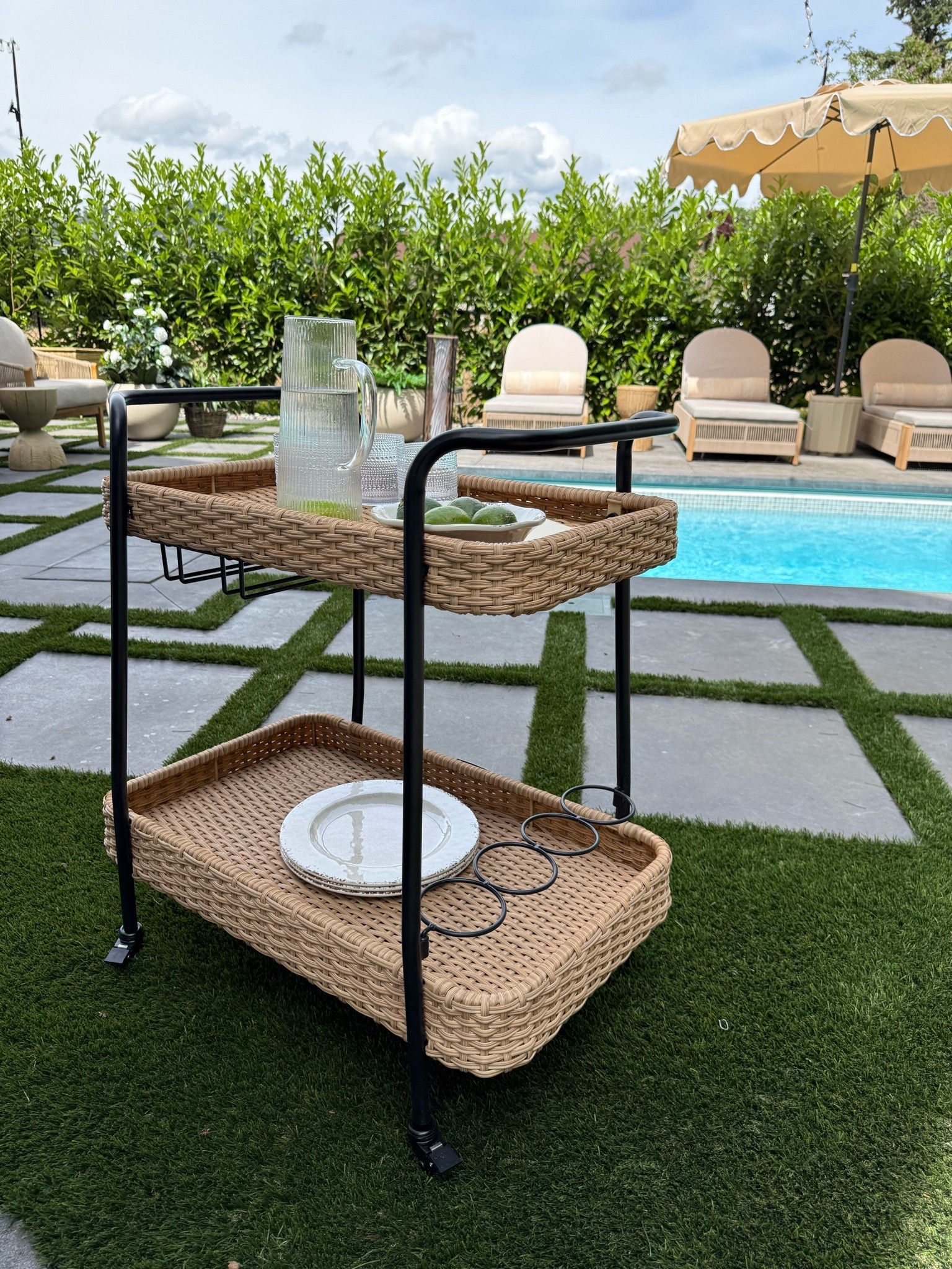 #ad Backyard essentials I’ve found at @Wayfair ! 
Weather friendly bar cart is a must have for outdoor entertaining! 
#wayfair #wayfairpartner