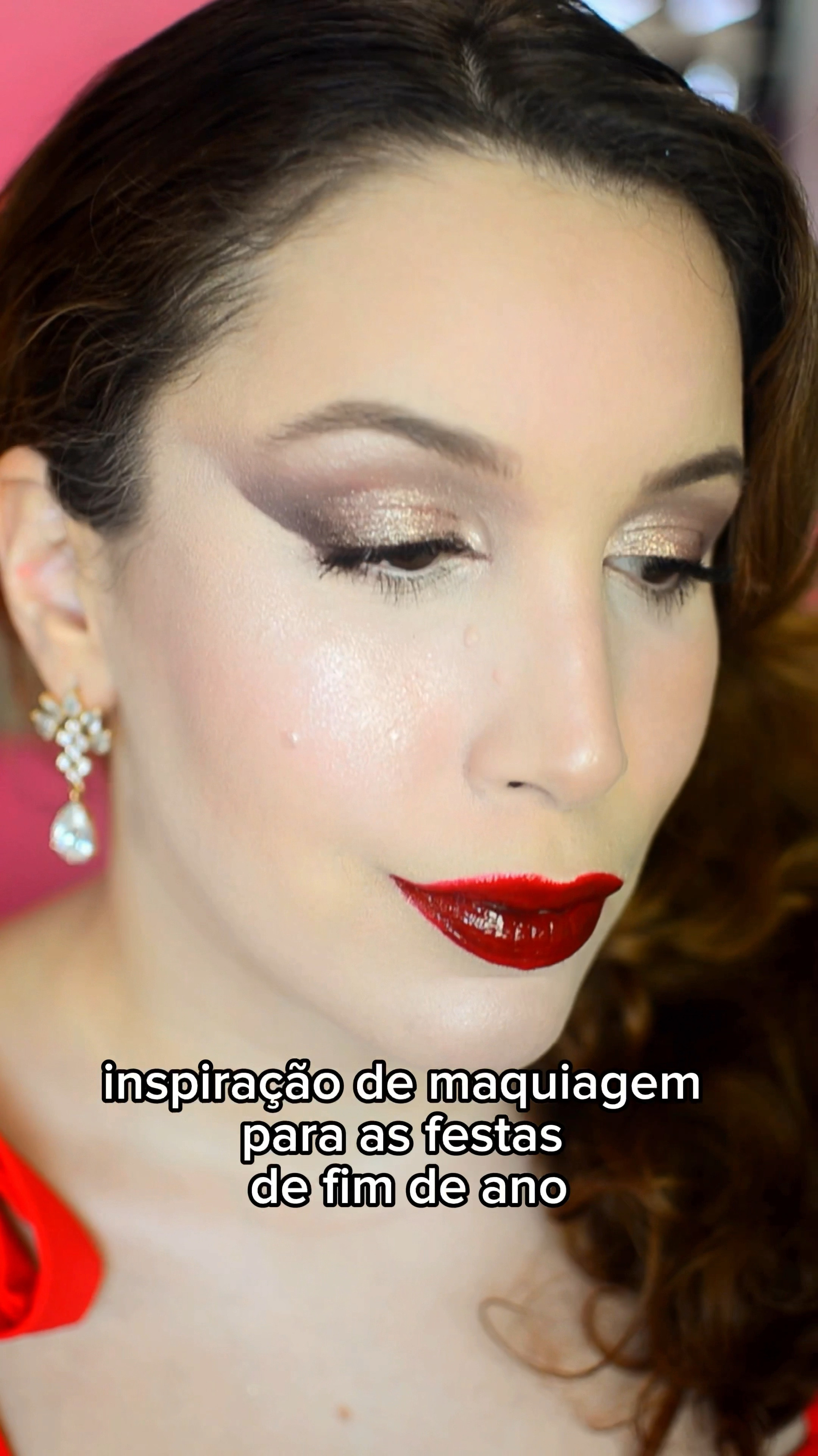 Inspiração de maquiagem para as festas de fim de ano usando produtos da Linha Bruna Tavares✨
.
Anota aí a listinha 🥰👇:
.
- Sombra líquida BT Velvet cor Brown;
- BT Blush Contour cor Coffee;
- Paleta trio de iluminadores BT Holiday;
- Máscara de Cílios BT WonderLash;
- Batom líquido Matte cor Roberta;
- BT Creamy cor Panacota;

.
.
#linhabrunatavares #tutorialmakeup #maquiagemnatal btcreamy #batomroberta #BTHoliday

#LTKHoliday #LTKbeauty #LTKbrasil