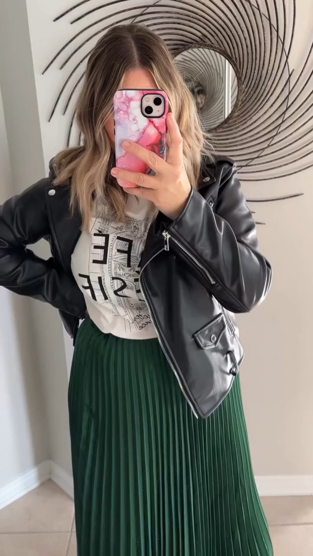 Starting to add holiday colours into my ootd’s! 🎄💚

Comment ‘LINKS’ below and I’ll send you all the details to shop this outfit straight to your DM’s! 🫶🏻

#ootd #dailylook #outfitinspo #outfitideas #fashionstyling #dailyoutfit