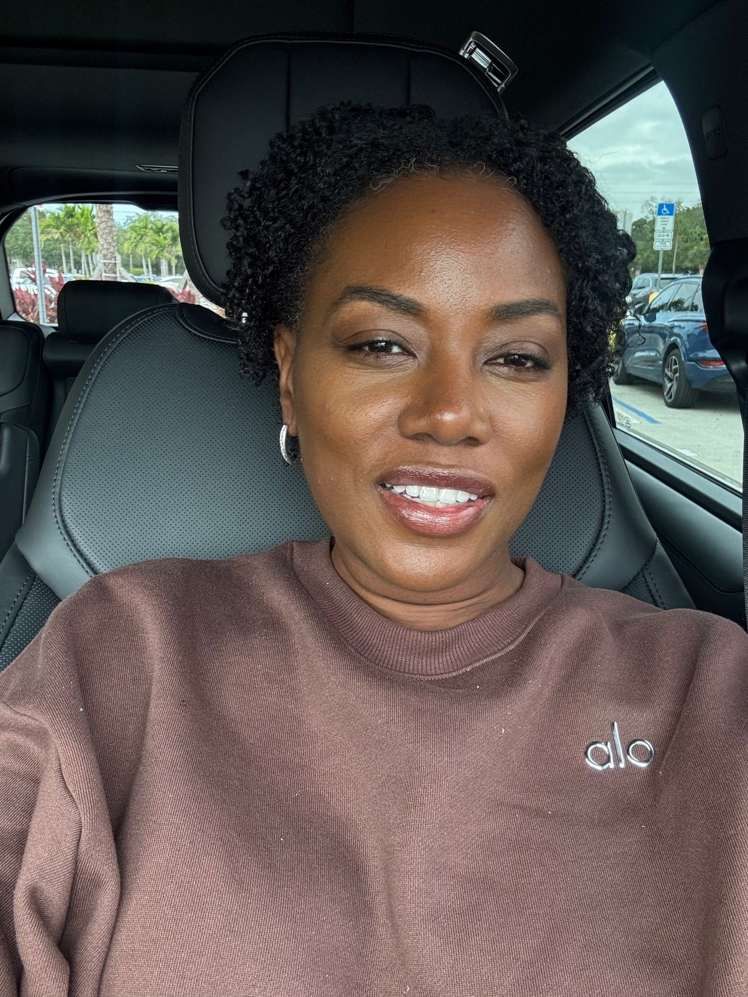 Looking for the perfect oversized sweatsuit? Check these out from Alo!!!! 

#LTKMidsize #LTKActive #LTKHoliday