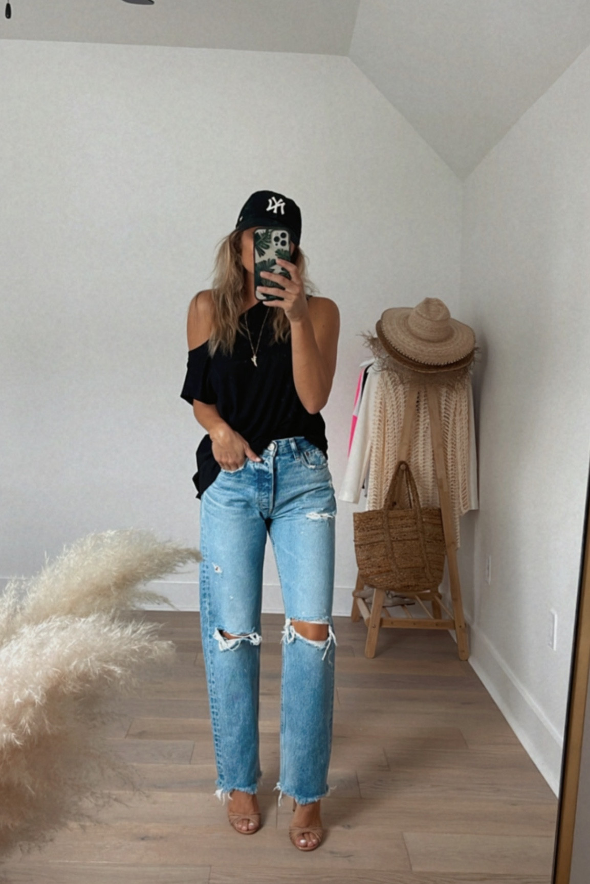 Moussy vintage denim 24 runs small 
Off the shoulder top small 

#LTKCon #LTKtravel #LTKSeasonal