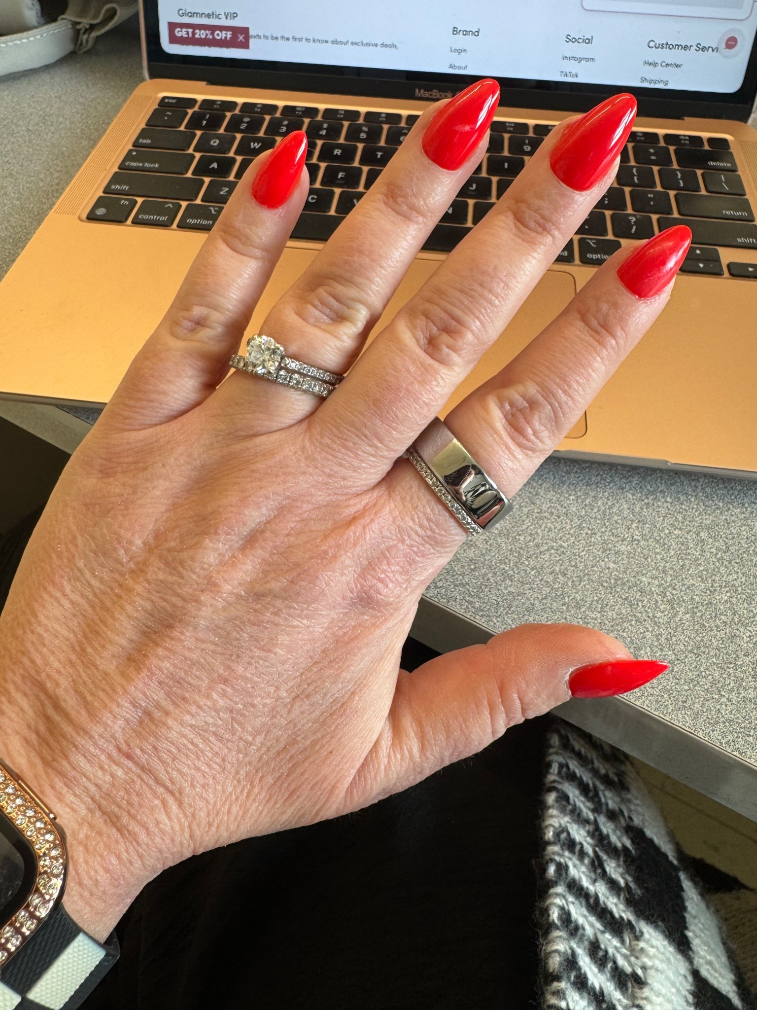 Who doesn’t love a classic red nail??? 

#LTKBeauty #LTKselfcare