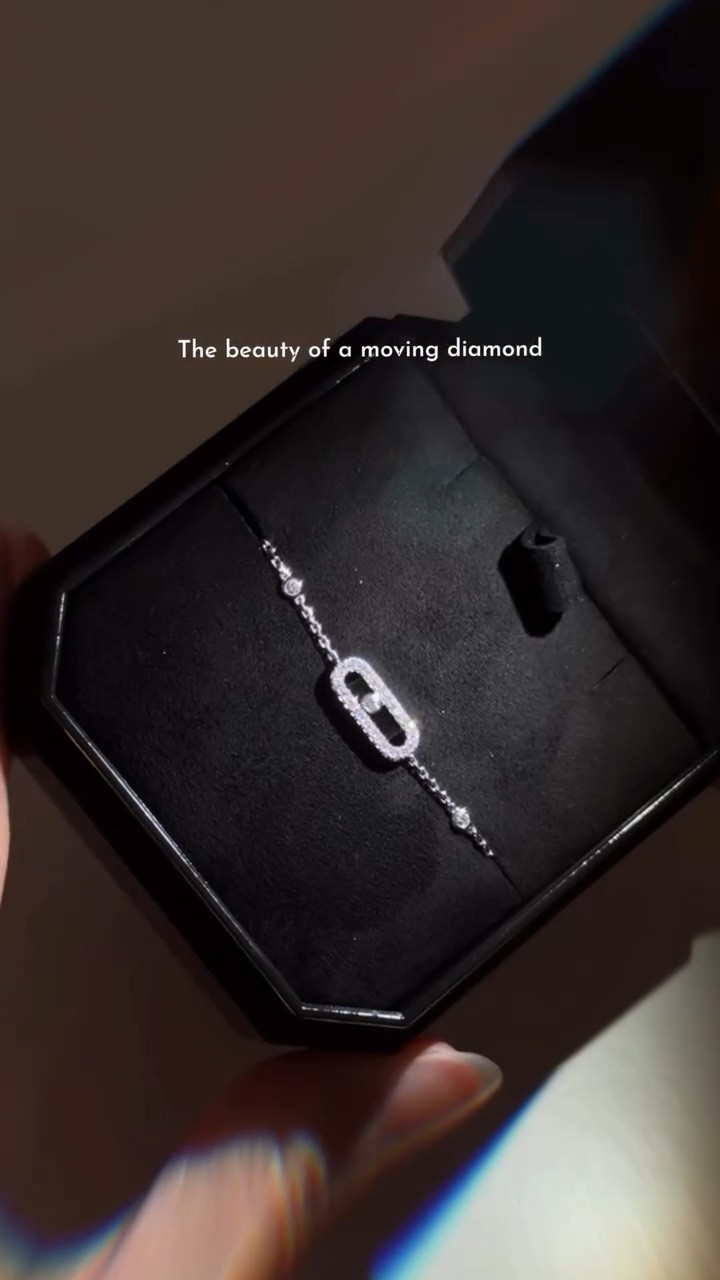 The beauty of a moving diamond🤍
It’s finally here!✨ I have really small wrists, so they had to add an extra ring for it to fit perfectly

•
•
•
•
•
•
•
•
#jewellerylover #messikajewelry #messikabracelet #jewellery #diamondbracelets

#LTKcanada #LTKdatenight #LTKgiftguide