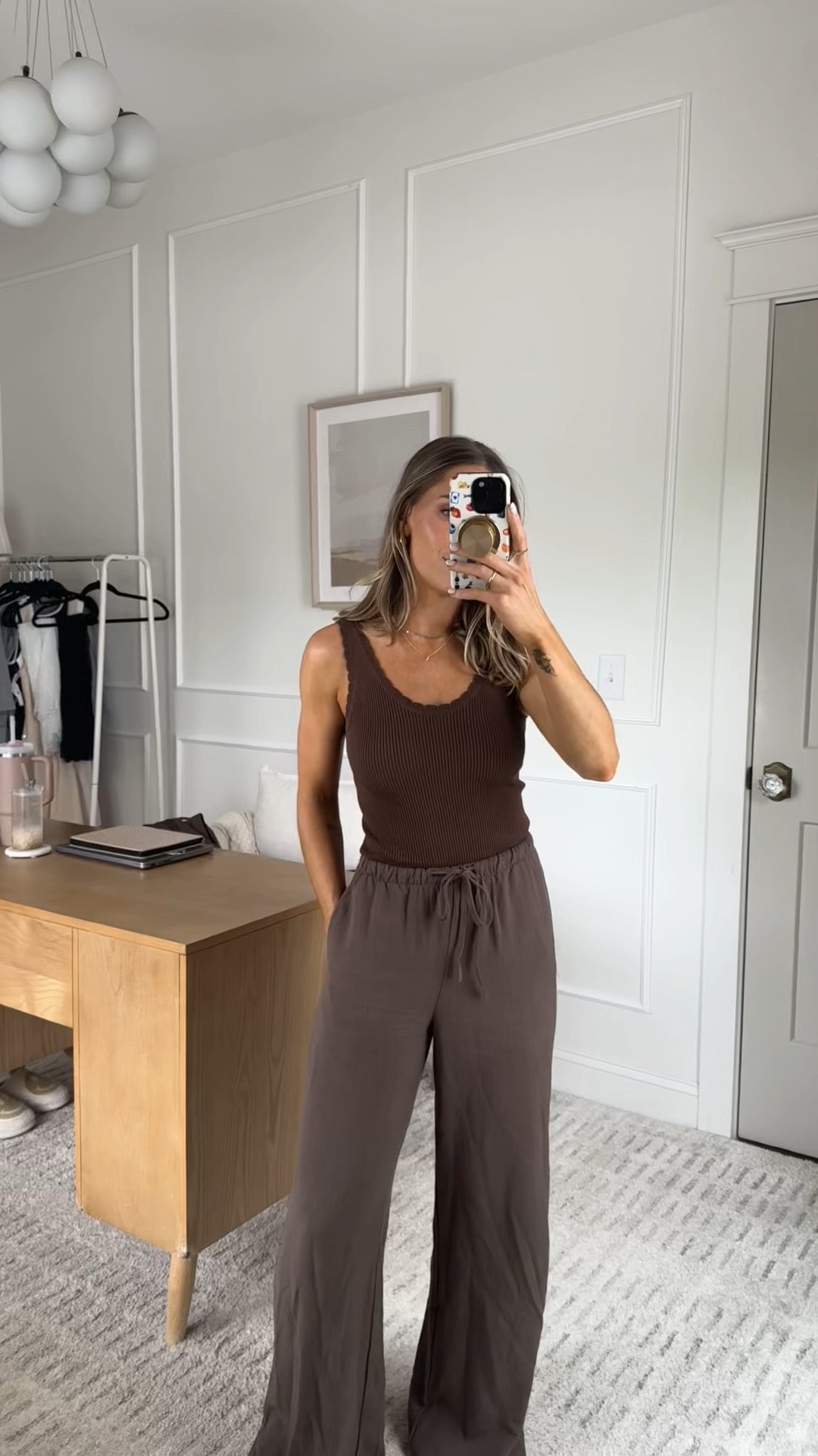 This knit tank is the perfect summer to fall transition piece & this color is my fav 🧸 (wearing xs in both) 