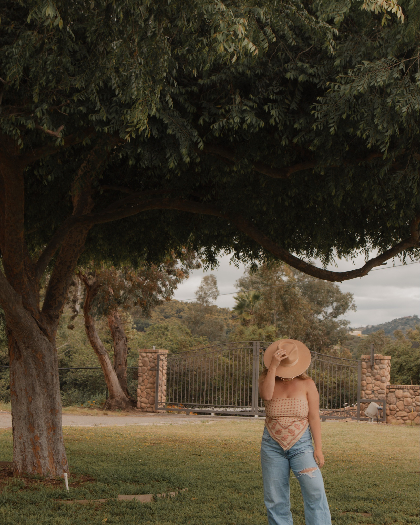 Bandana + Levi jeans 