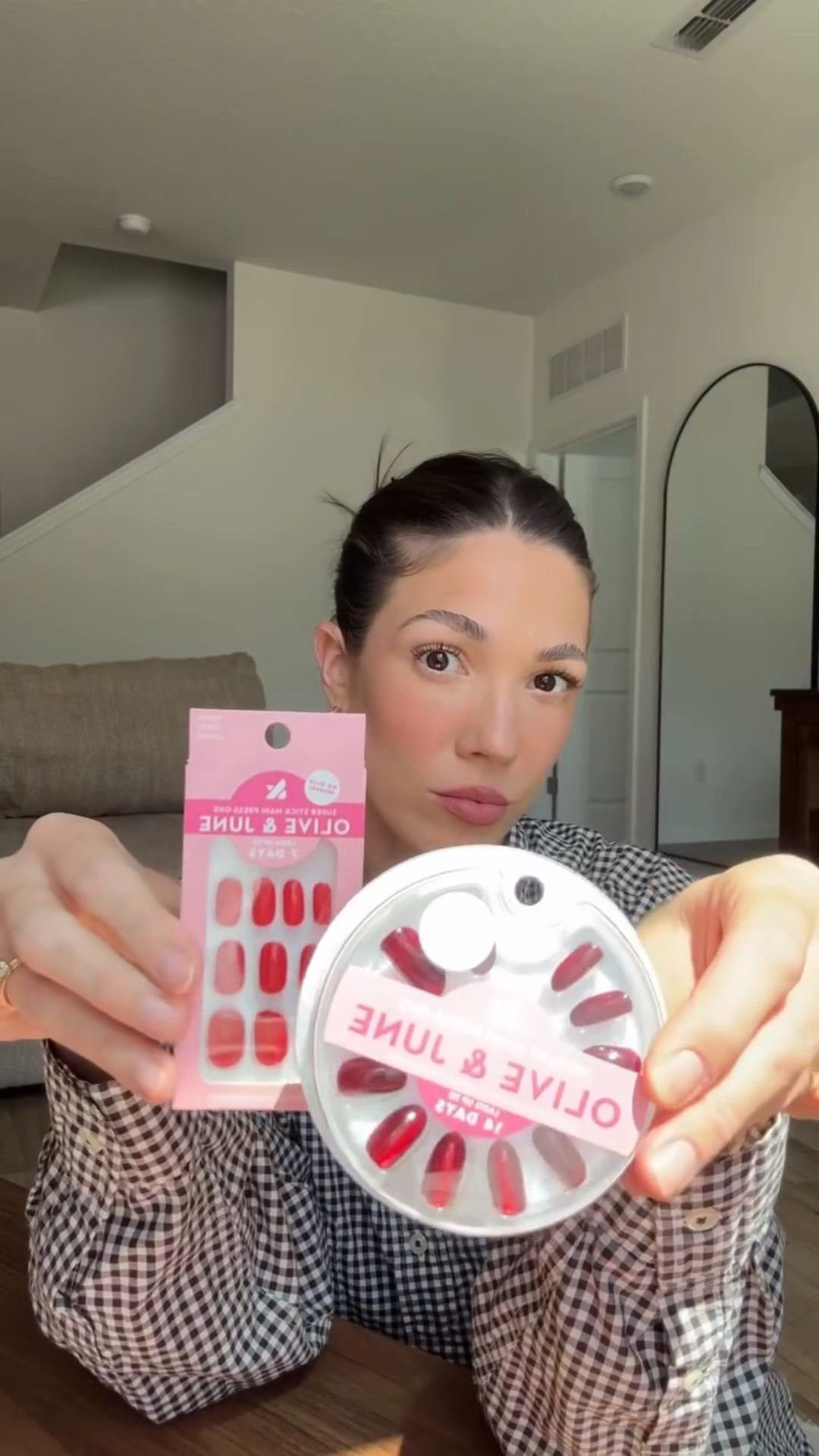 Nap time hustle, I mean self care… 

Squeezing in a quick nail sesh during nap time with @oliveandjune 

#presson #pressonnails #fallnails #naptimehustle #relatablemomcontent #nails