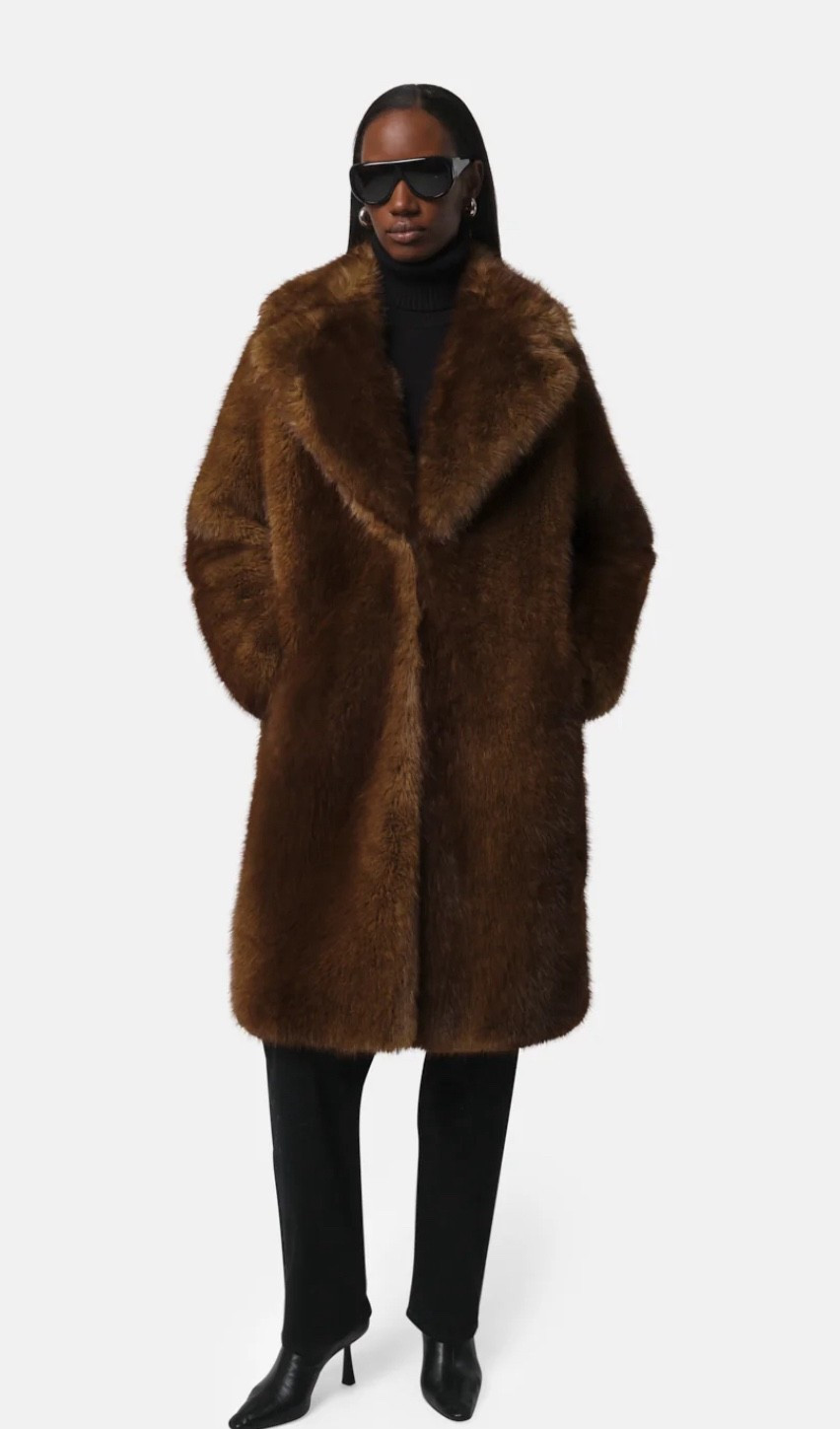 It’s giving Aprés Ski 🎿 ❄️ 
winter jacket
Fur jacket
Faux fur

#LTKHoliday #LTKStyleTip #LTKSeasonal