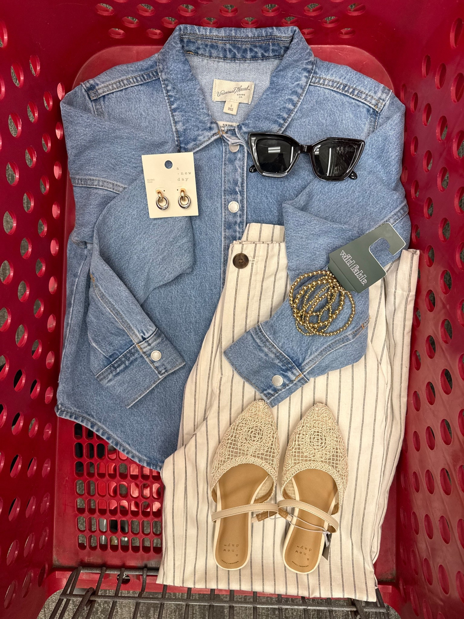 Coastal mornings and Nancy Meyers afternoons ✨🤍