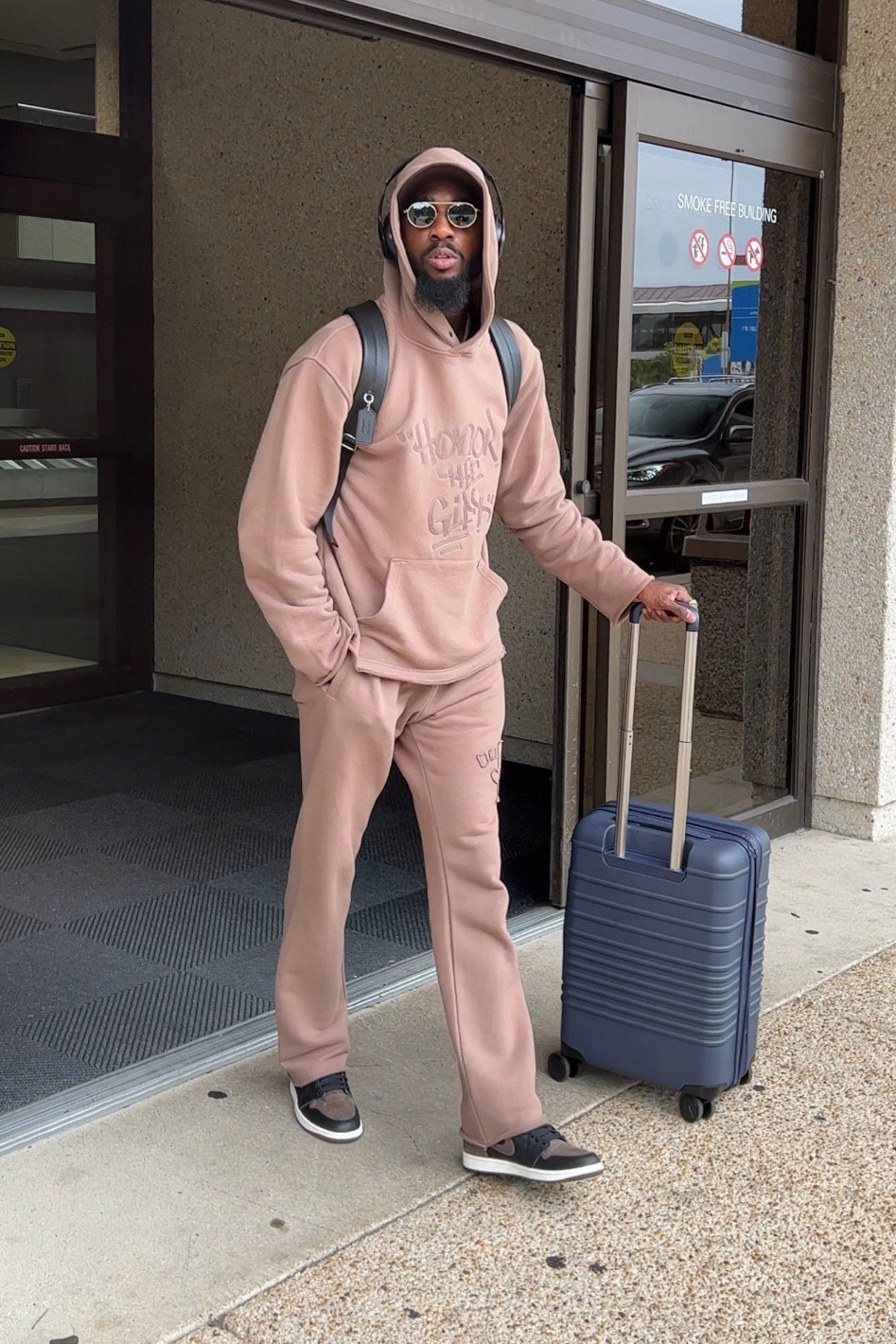 Cool and Calm sweatsuit airport outfit ✈️. Link to the sweatsuit down below ⬇️ !

#LTKmens