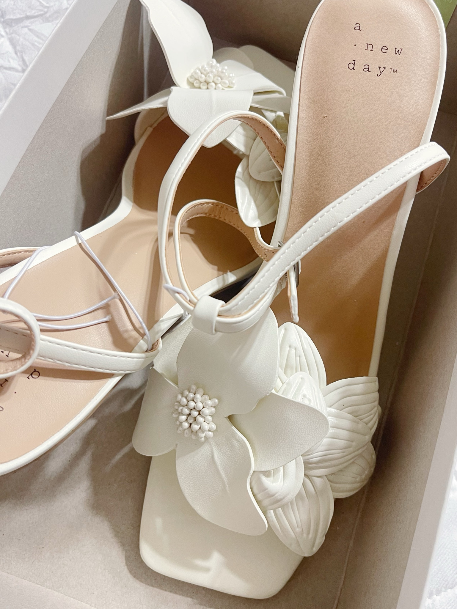 $40 heels! 

#LTKFindsUnder50 #LTKSeasonal #LTKStyleTip