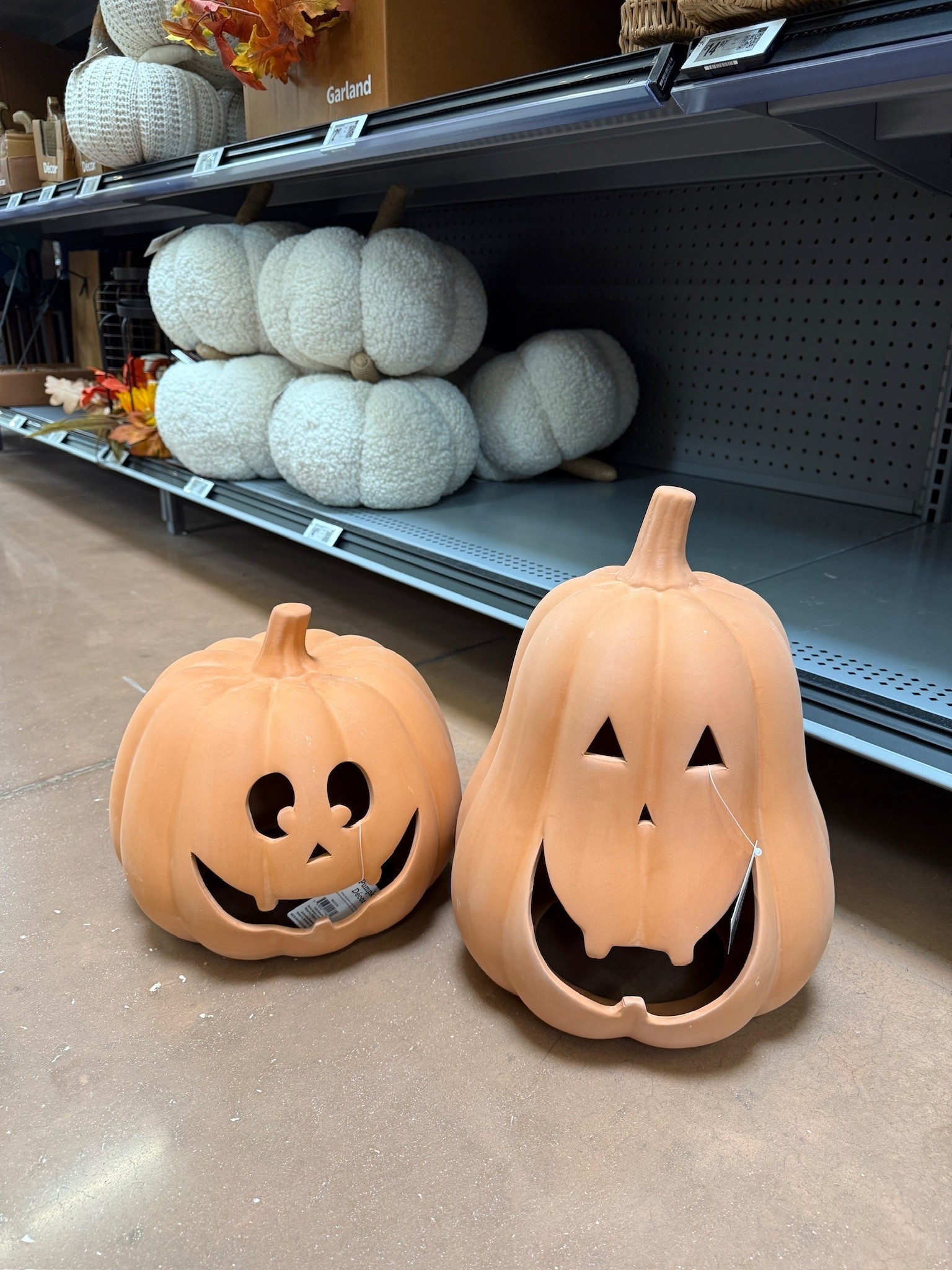 It’s giving Pottery Barn… but I found it at Walmart. These oversized jack o’ lanterns are SO good for the front porch.

Walmart Halloween, Pottery Barn look for less, jack o lantern, Halloween decor, outdoor Halloween decor, fall porch decor, Walmart home finds, pumpkin decor, Halloween porch, affordable Halloween decor, fall home decor, JulieFranks

#LTKHome #LTKSeasonal #LTKdayinmylife
