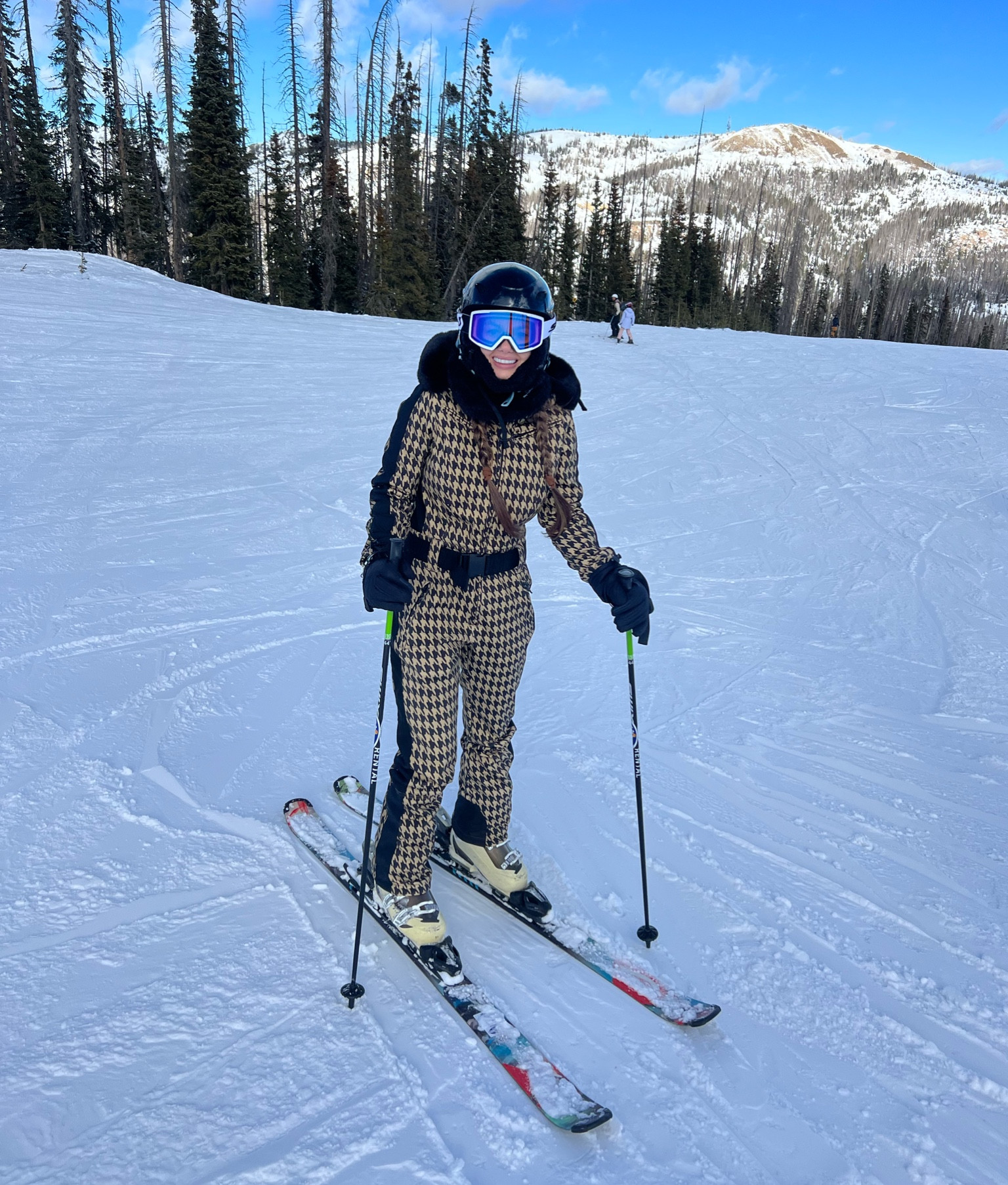 Cute women’s ski suit 

#ski 