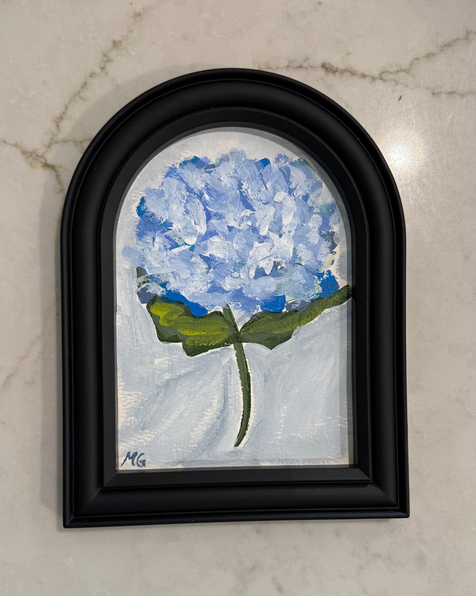 An original acrylic hydrangea painting in a classic frame, perfect for a curated gallery wall. This single-stem botanical art brings a touch of the English garden into your home. Ideal for traditional, coastal, or organic modern interiors. 🕊️