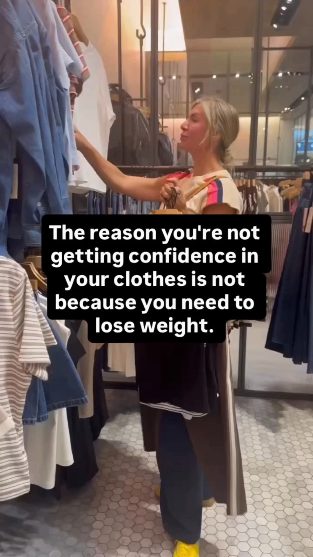 We see this with so many of our clients: they’re wearing clothes that are 1-2 sizes too big because they think it’s “”safer”” or more “”flattering”” to hide their body.

But here’s what’s actually happening: oversized clothes don’t hide anything—they just make you look larger and less polished than you are.

Why women wear the wrong size:

You’re still buying the size you wore 10 years ago (even though bodies change and so does sizing)

You think “”looser = more flattering”” (it doesn’t—fit and structure are what flatter)

You’re uncomfortable with how your actual size feels (because vanity sizing has messed with your head)

You’re trying to hide parts of your body (but drowning in fabric just creates shapelessness)

Here’s the truth: Clothes that actually fit your body—not too tight, not swimming on you—will ALWAYS look better, feel better, and make you more confident than wearing the “”safe”” bigger size.

Fit isn’t about the number on the tag. It’s about how the garment sits on YOUR body. A size 10 that fits perfectly looks infinitely better than a size 6 that pulls or a size 14 that bags.

What proper fit looks like:
✔️ Seams hit at your natural shoulder (not drooping down your arm)
✔️ Waistbands sit comfortably without gaping or digging
✔️ Sleeves end at your wrist bone (not halfway down your hand)
✔️ Pants hem at the right spot for your shoes and leg length
✔️ The fabric skims your body without clinging or pulling

Stop trying to disappear into your clothes. Wear the size that fits, and watch your confidence skyrocket. 💪

✨ Follow for more honest styling truth
