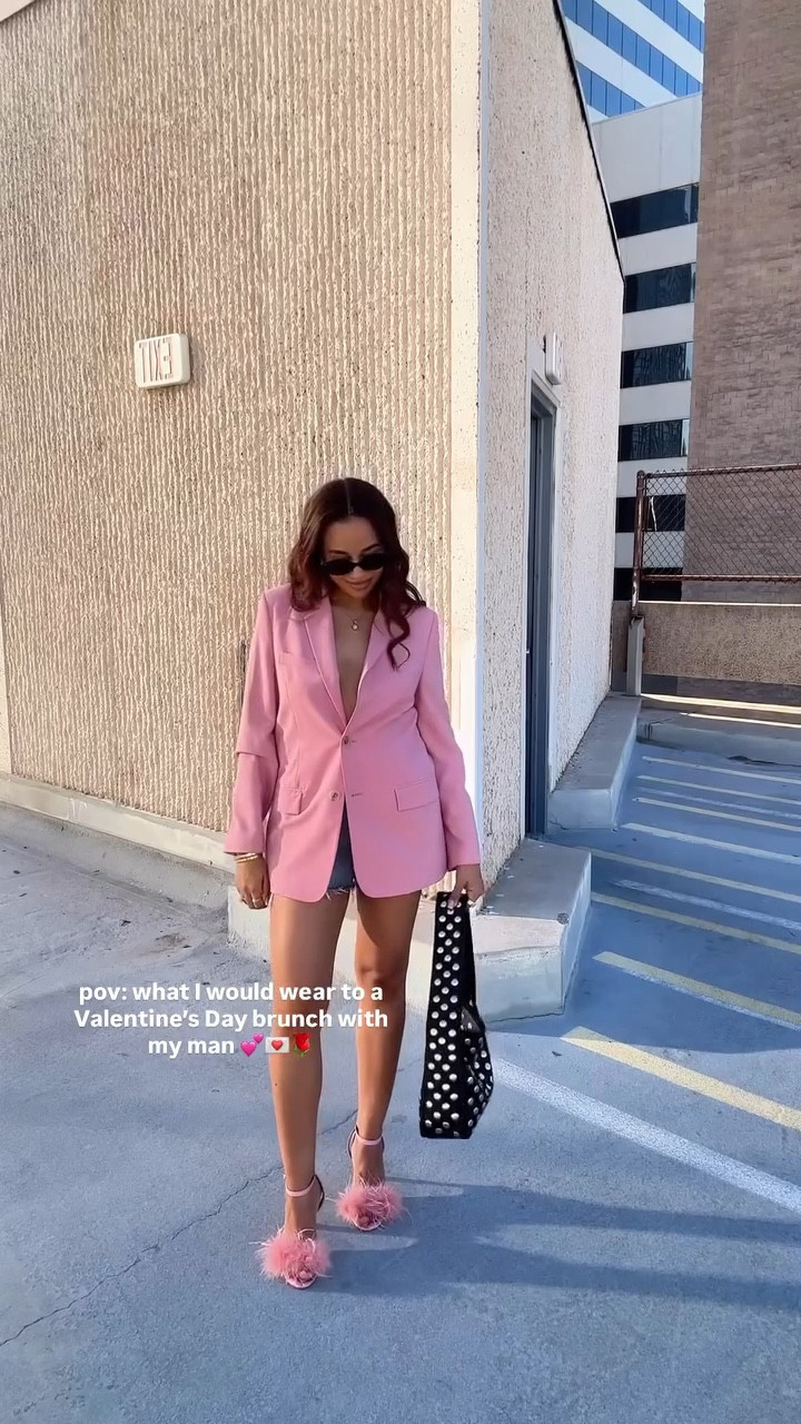 Valentine’s Day outfit idea 💕💌🌹

#valentinedayoutfit #datenightoutfit #brunchoutfit #dailyoutfit
