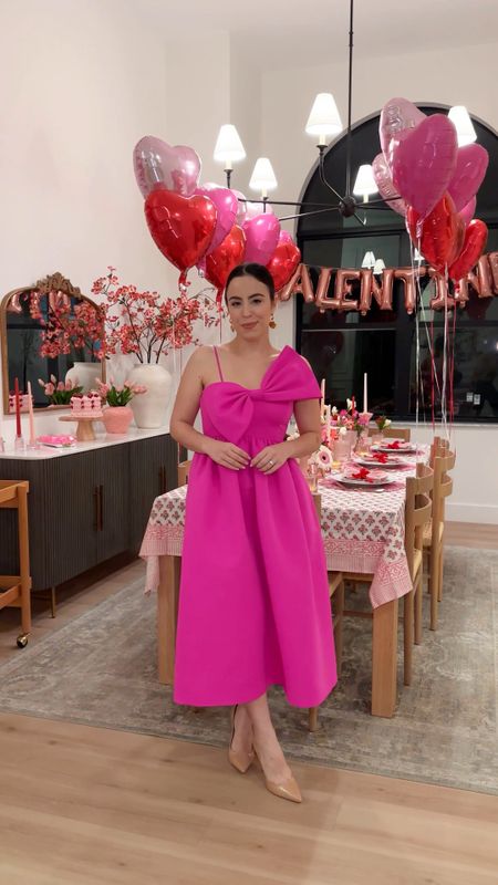 The most perfect dress for Valentine’s Day and Galentine’s day!! The bow, the color, the fabric, everything is perfect. Wearing size S



#LTKparties #LTKstyletip