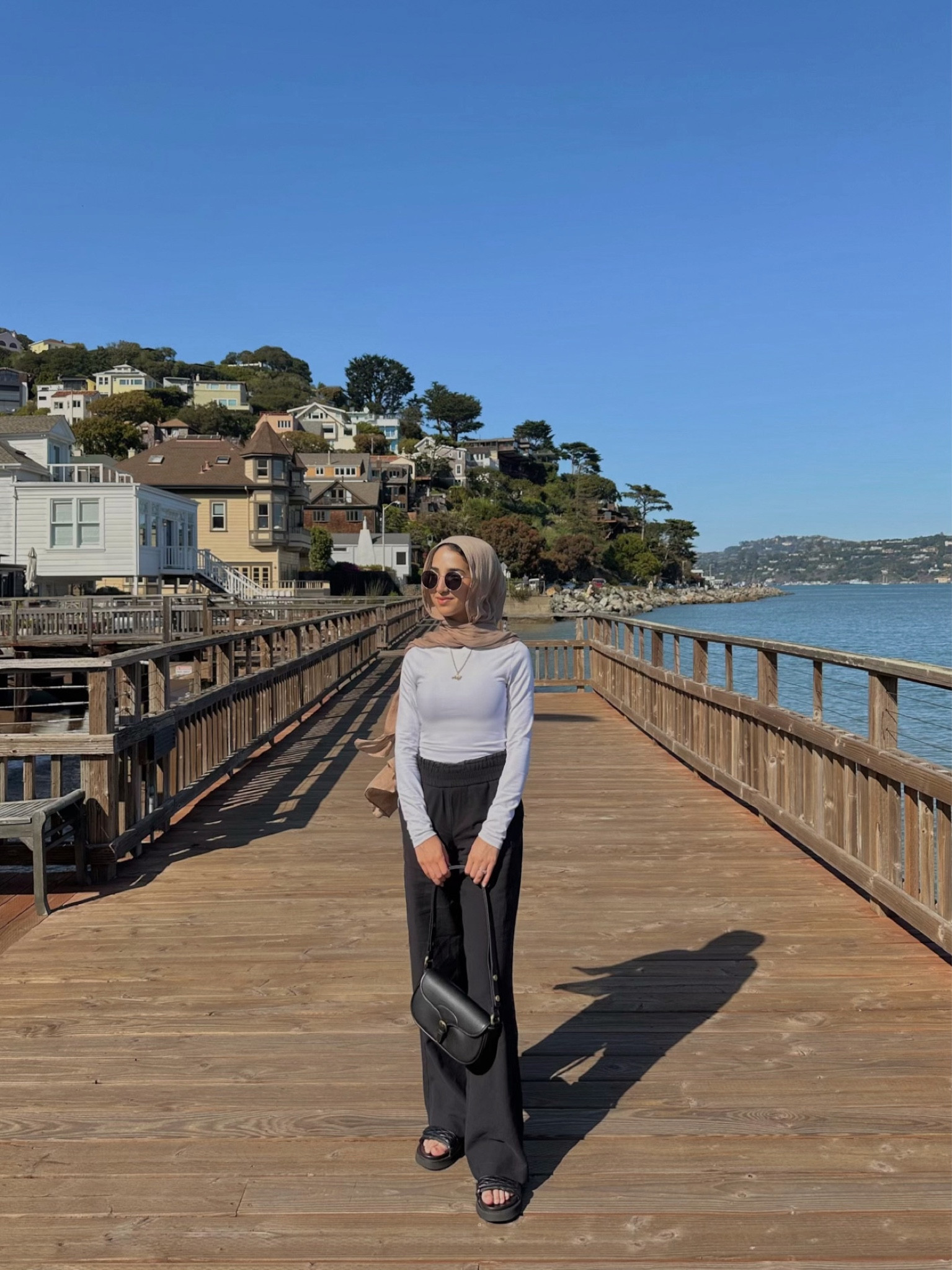 Wide leg pants, chunky sandals #modestoutfits #hijabfashion 