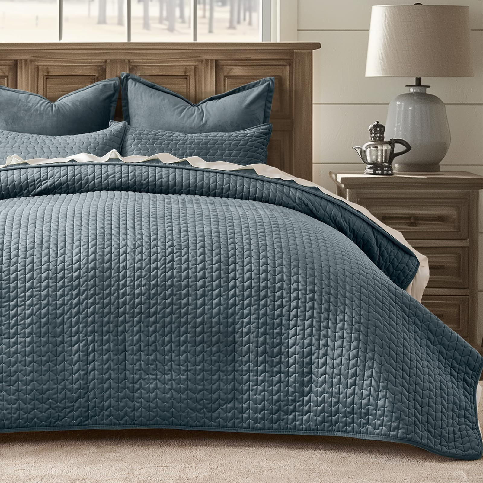 EVERGRACE Luxury Velvet Quilt Bedding Set Full Queen Size 3 Pieces with Pillow Shams, Soft Cross-... | Amazon (US)