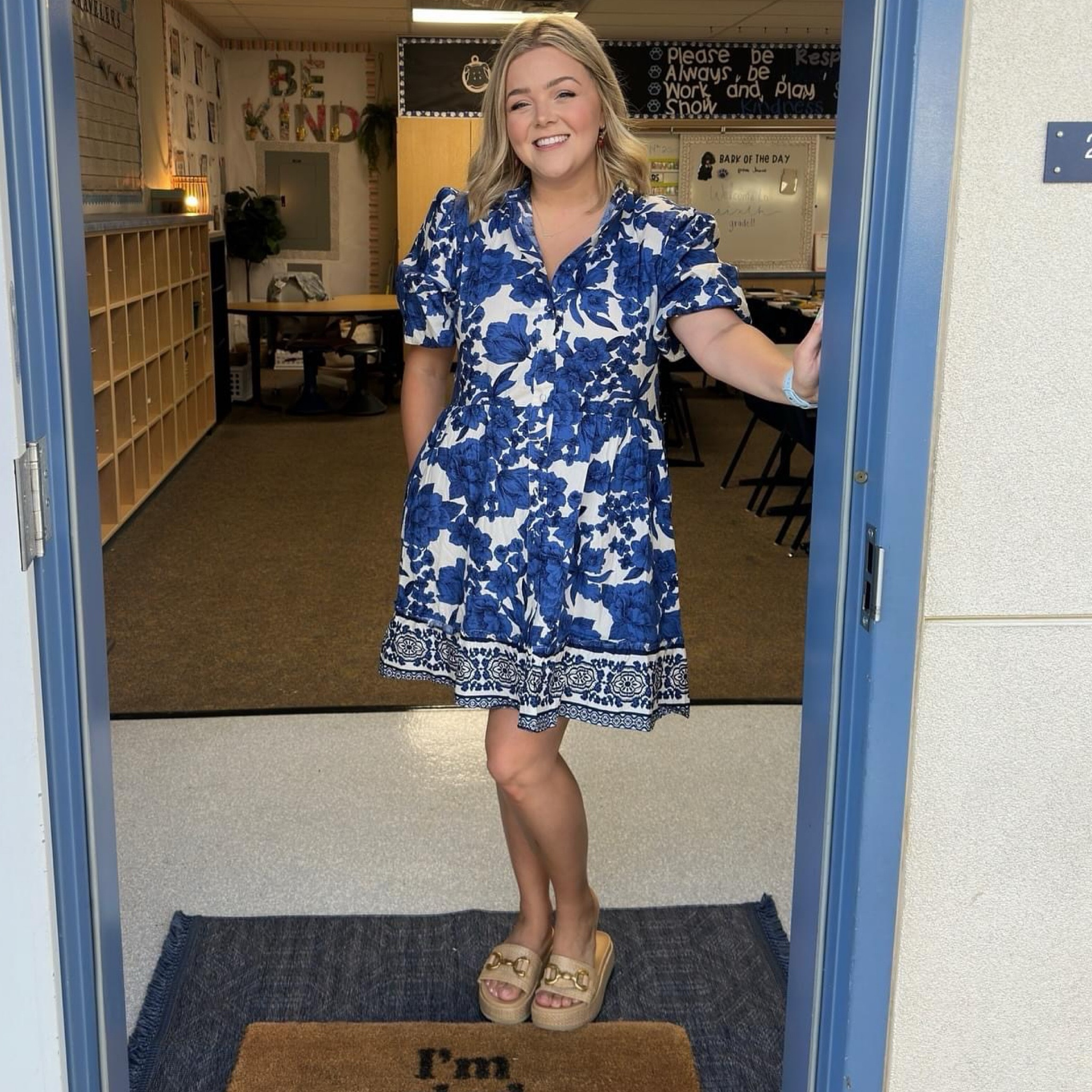First day of school 💙🤍

#LTKBacktoSchool #LTKSeasonal #LTKMidsize