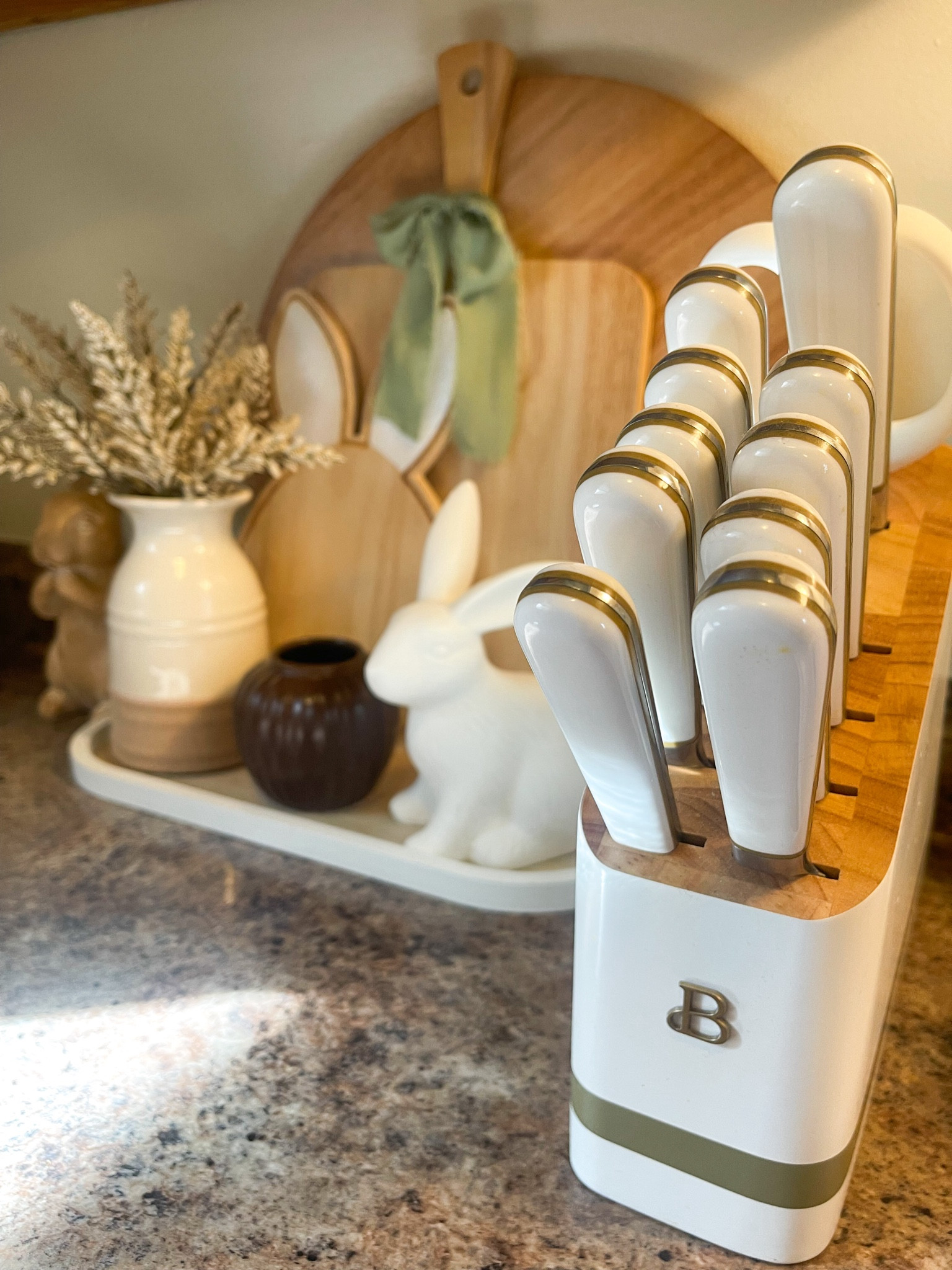 Beautiful 12 Piece Knife Block Set with Soft-Grip Ergonomic Handles White and Gold by Drew Barrymore🤩

#LTKhome #LTKU