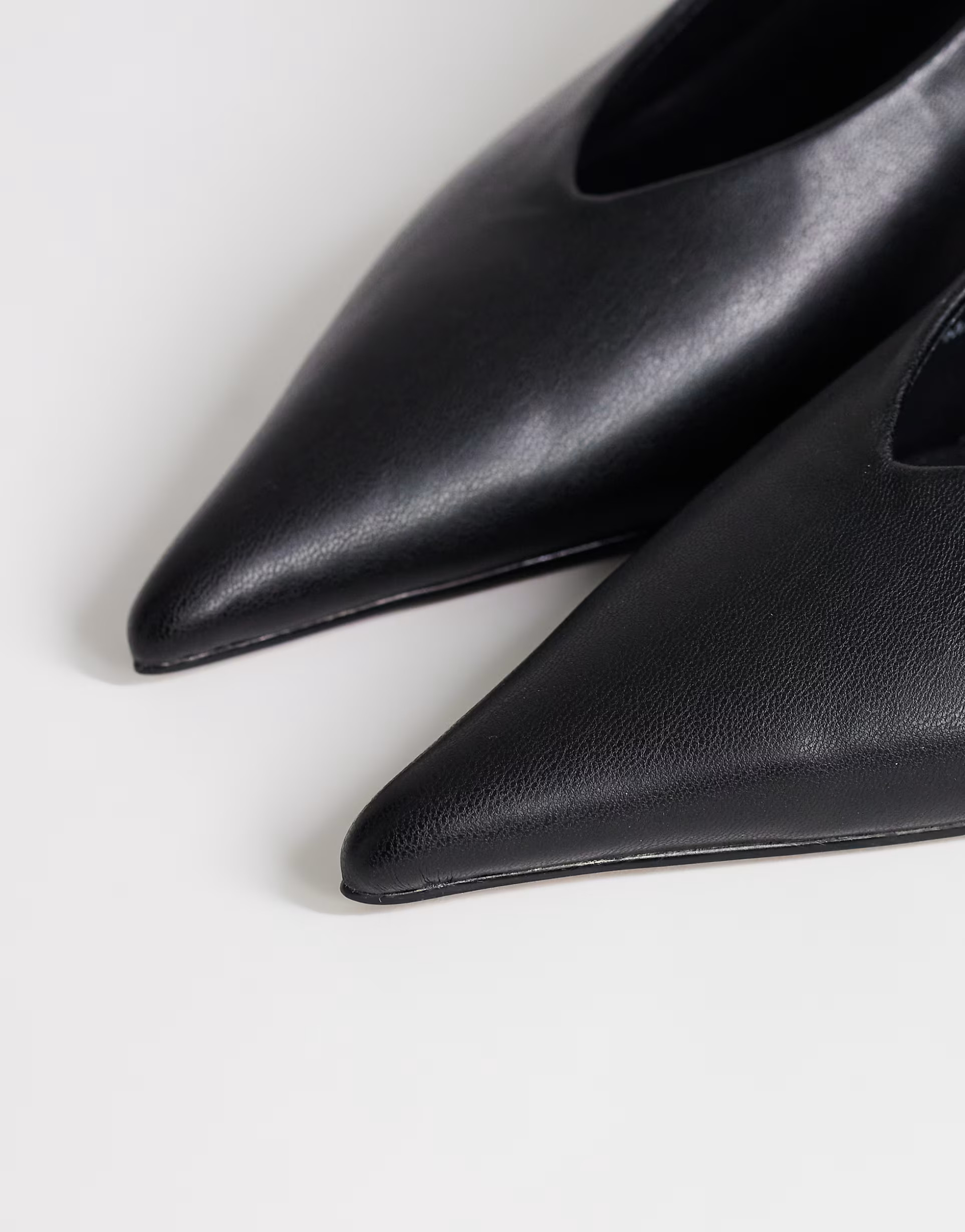 Topshop Avril Kitten-Heel-Mid-Court-Schuh in Schwarz | ASOS (Global)