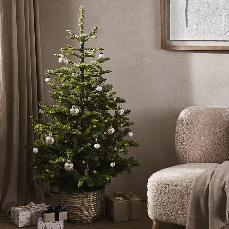 Pre Lit Christmas Tree – 4.5ft | The White Company (UK)