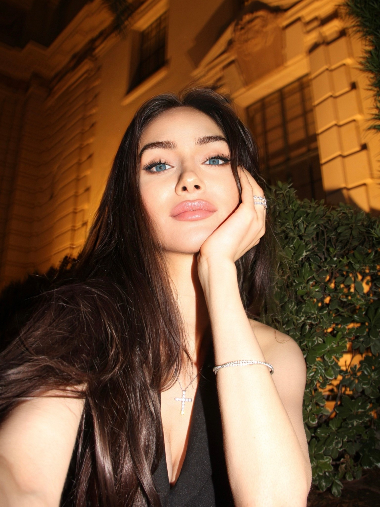 Makeup products listed below 🤍 A subtle cat eye look. I kept the skin somewhat natural with only some concealer  
#makeuplook #naturalmakeup

#LTKBeauty #LTKOver40