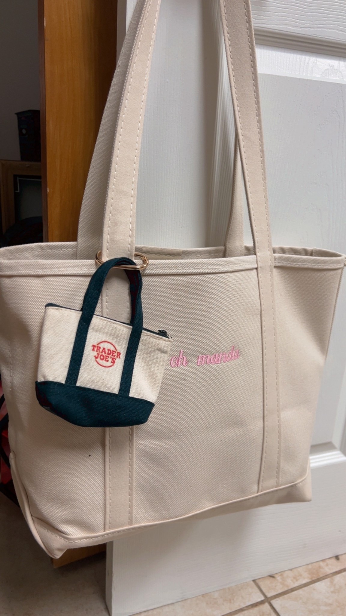 size medium with long straps
color: natural
monogram color: pink

#LTKSaleAlert #LTKootd #LTKWorkwear