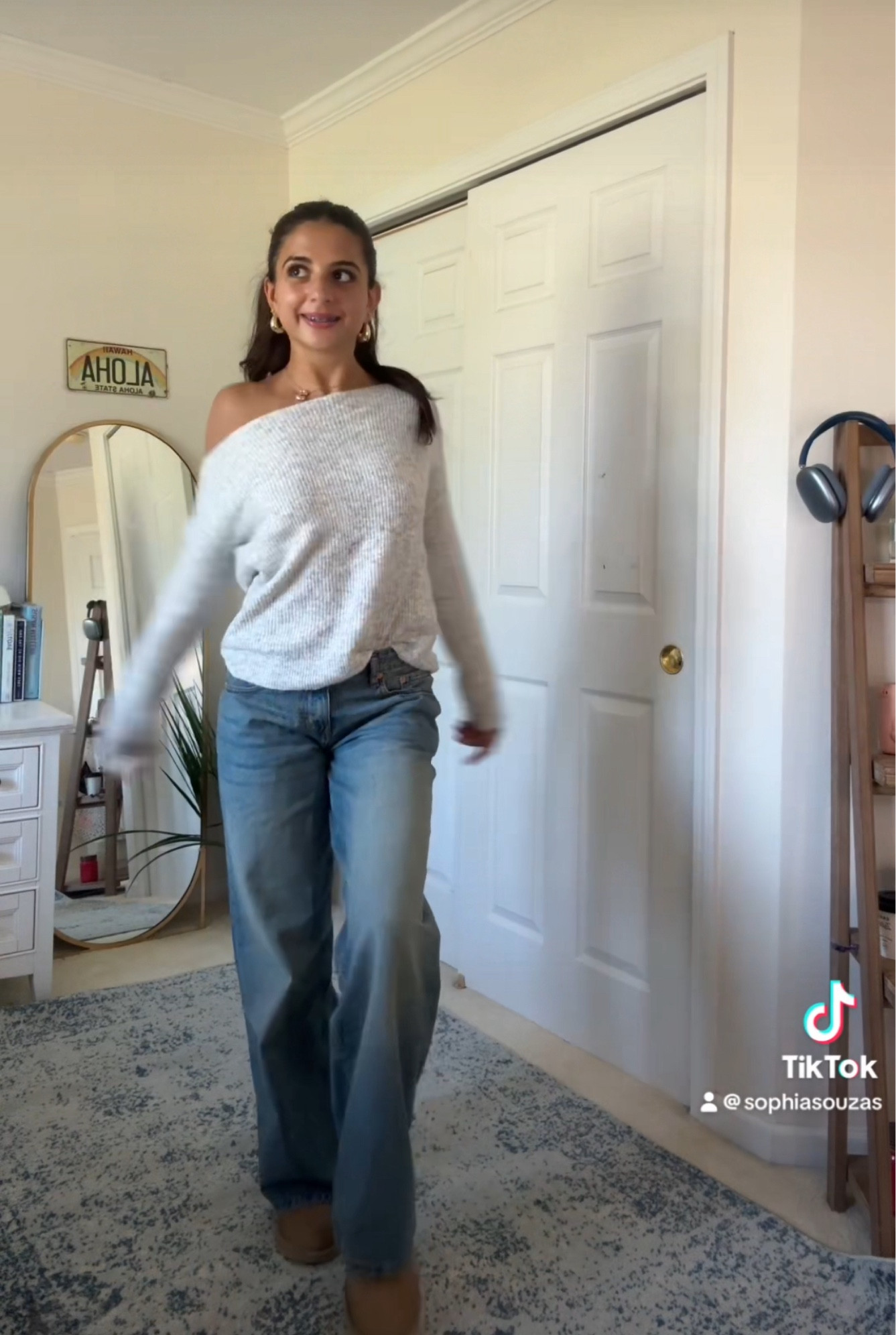 the jeans are from motel rocks and the style/wash is “Roomy Extra Wide Low Rise Jeans In Vintage Blue Green” and i gut a W 26 L 34

the top i got in a size small!