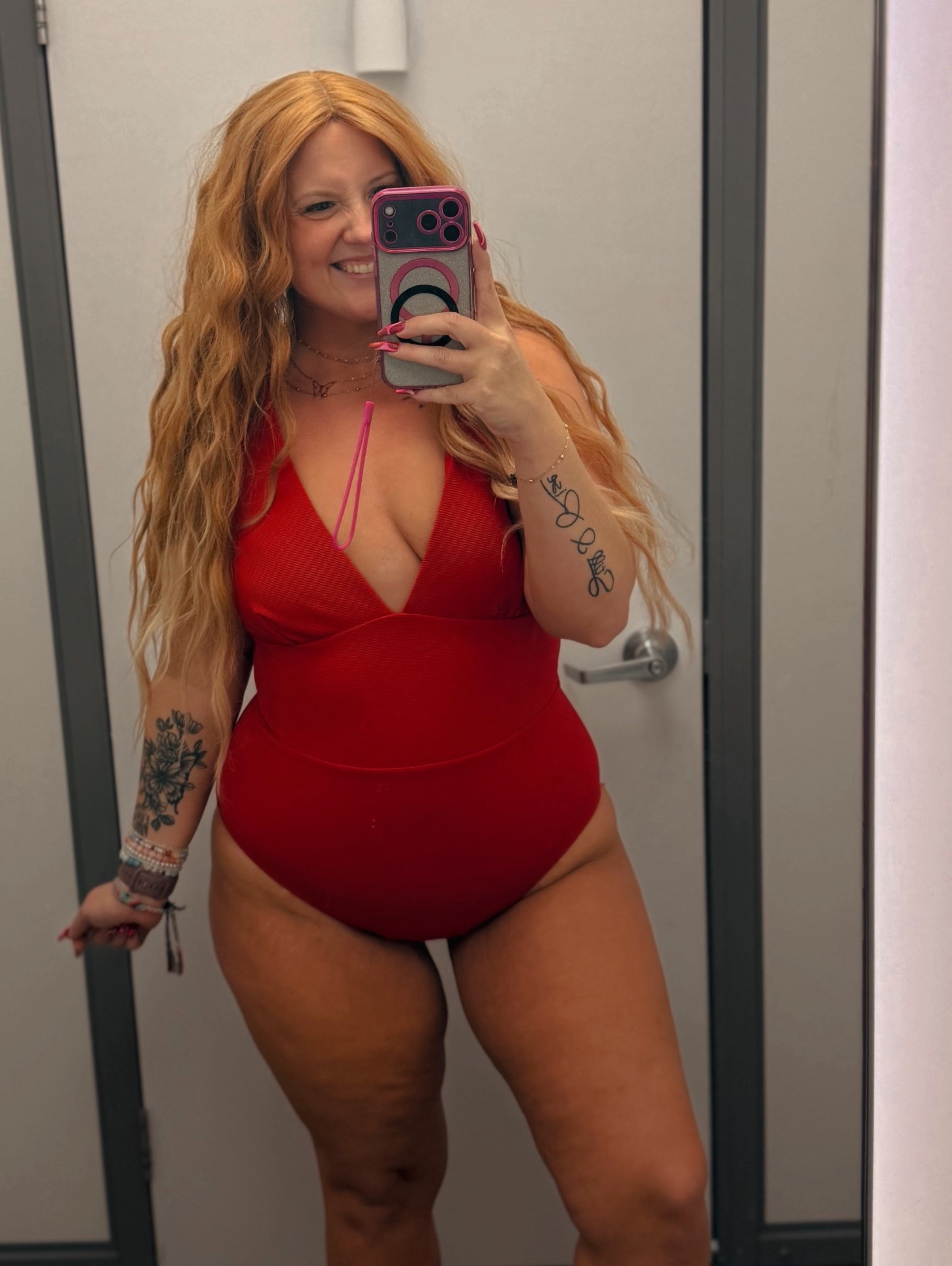 this red one piece 😍
so flattering + holds everything in
wearing XL