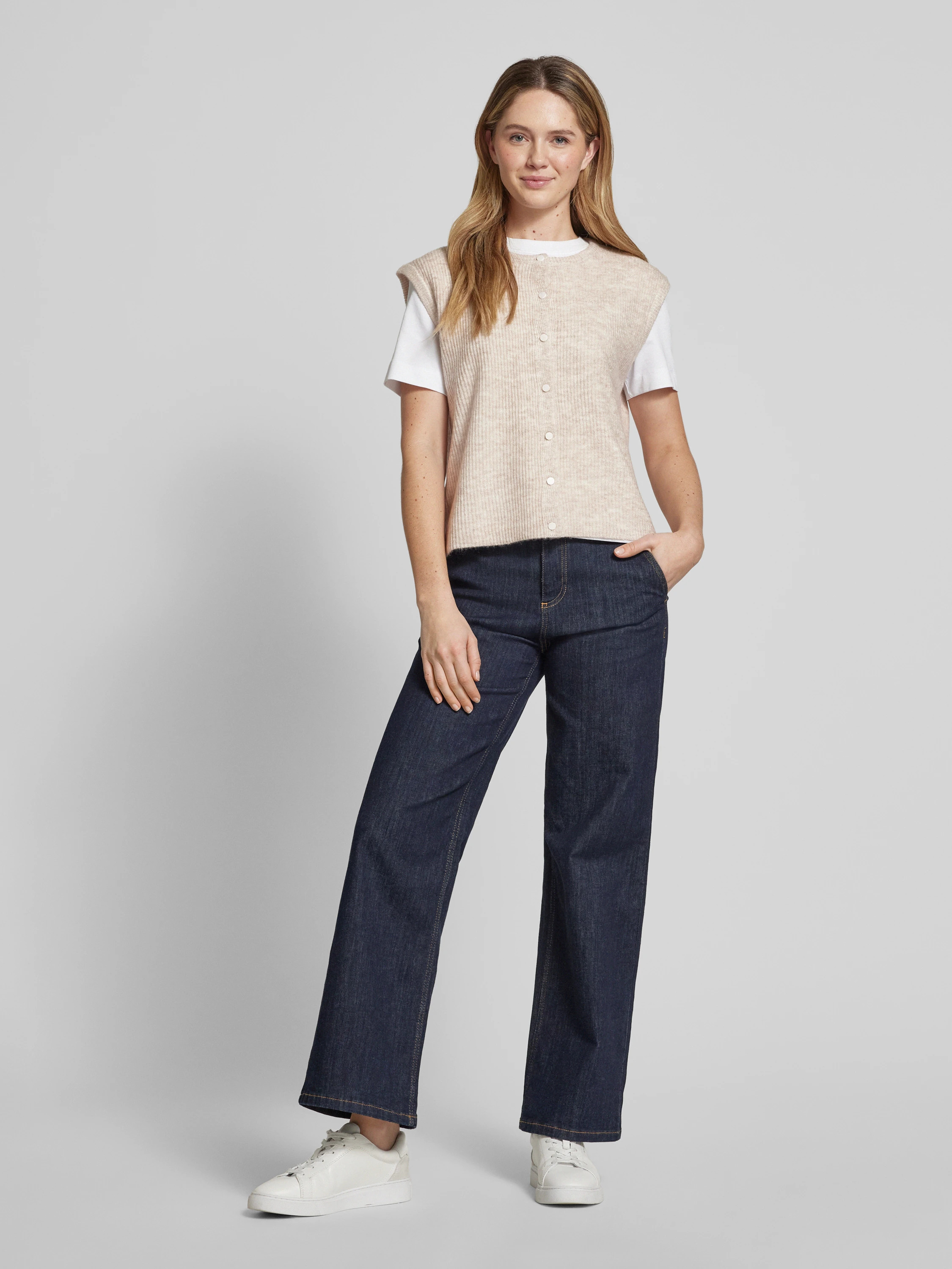 Strickweste mit Rundhalsausschnitt Modell 'Everest' in sand | Peek & Cloppenburg* Düsseldorf DE