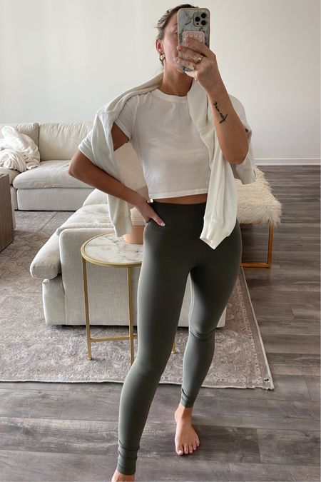 Workout ootd! Actual white crop tshirt is aritiza 
Workout looks 
Lululemon looks
