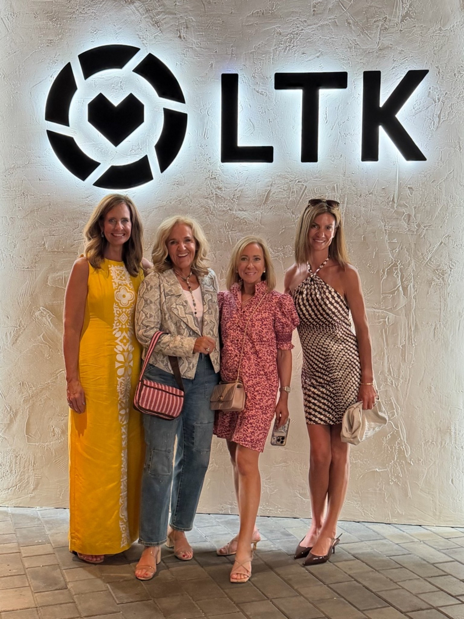 First night at #ltkcon out to dinner. I’ve linked what I can!

#LTKOver40 #LTKCon #LTKPetite