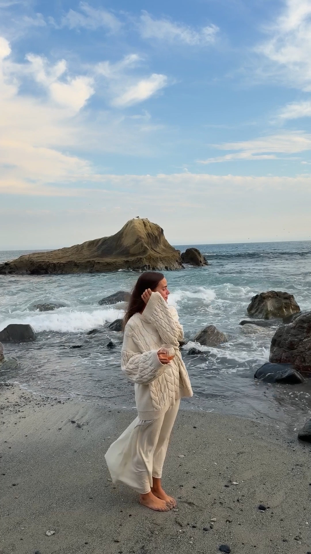 Oh how I just love these sweet spring evenings by the sea! Wearing my staple sweater, this one is so so cozy!

#LTKvlog #LTKSeasonal #LTKdayinmylife
