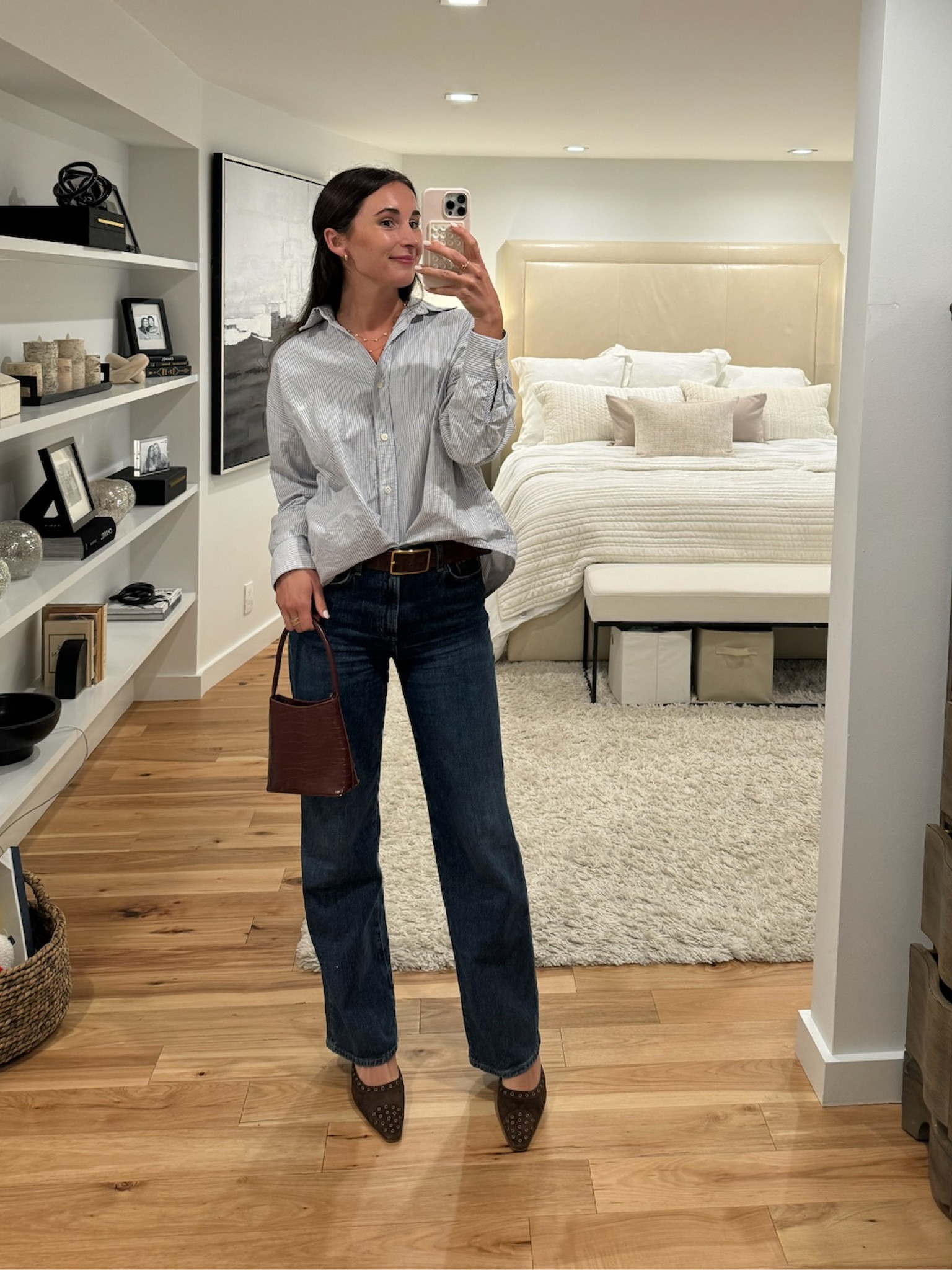 Perfect for a Friday in the office to easily transition from your work day to a team happy hour (if jeans are allowed in your office of course) 