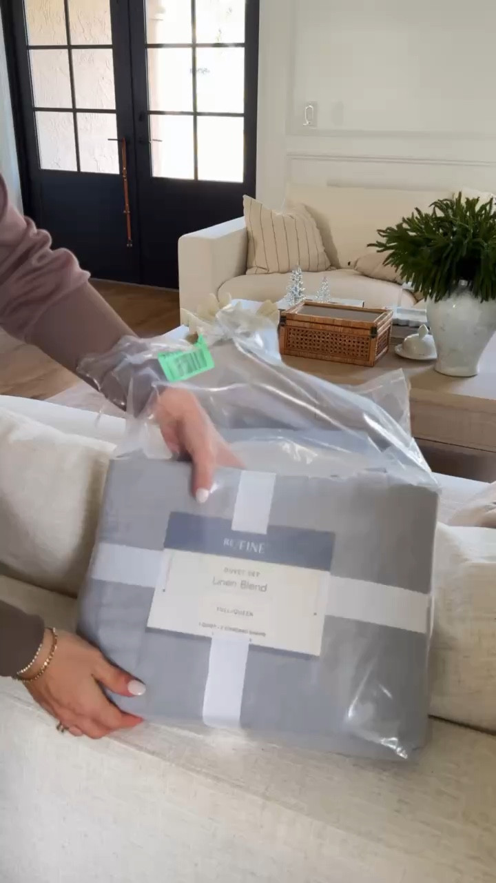 bedroom essentials you *need* for a cozy space ☁️

#LTKhome #bedroomessentials #amazonfinds #amazonhome #bedding #cozyhome #ltkit #musthaves

#LTKHome #LTKmomlife #LTKdayinmylife