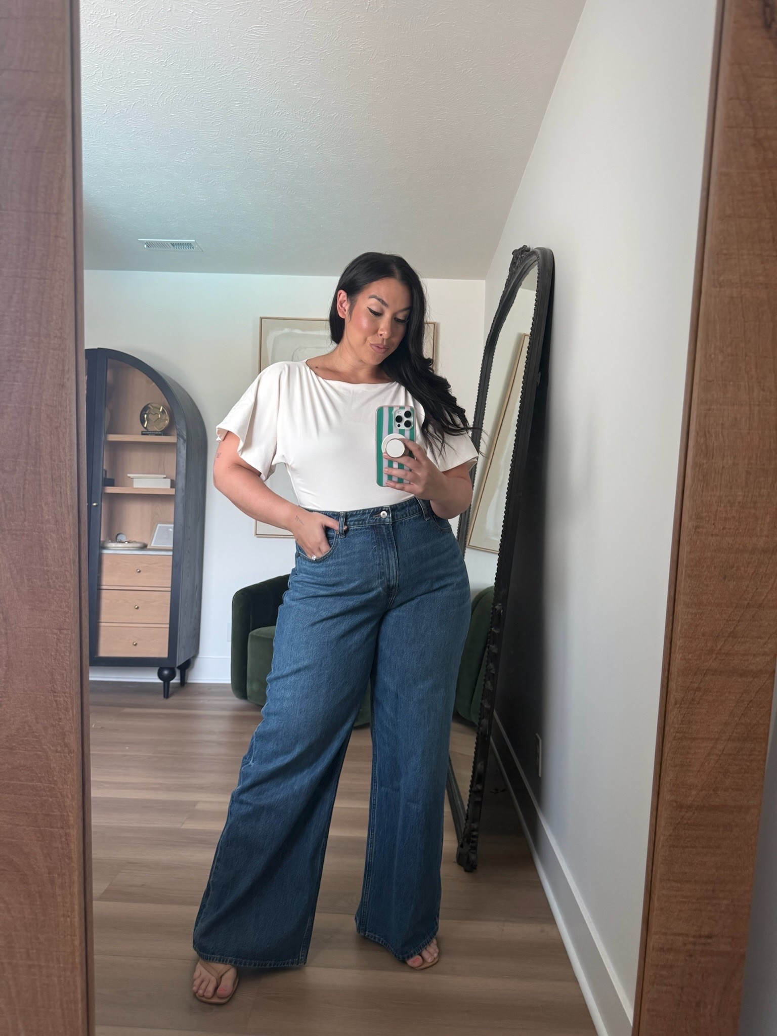 High rise wide leg moment from @abercrombie size 33 long

Midsize fashion, denim, ootd, outfit inspo
