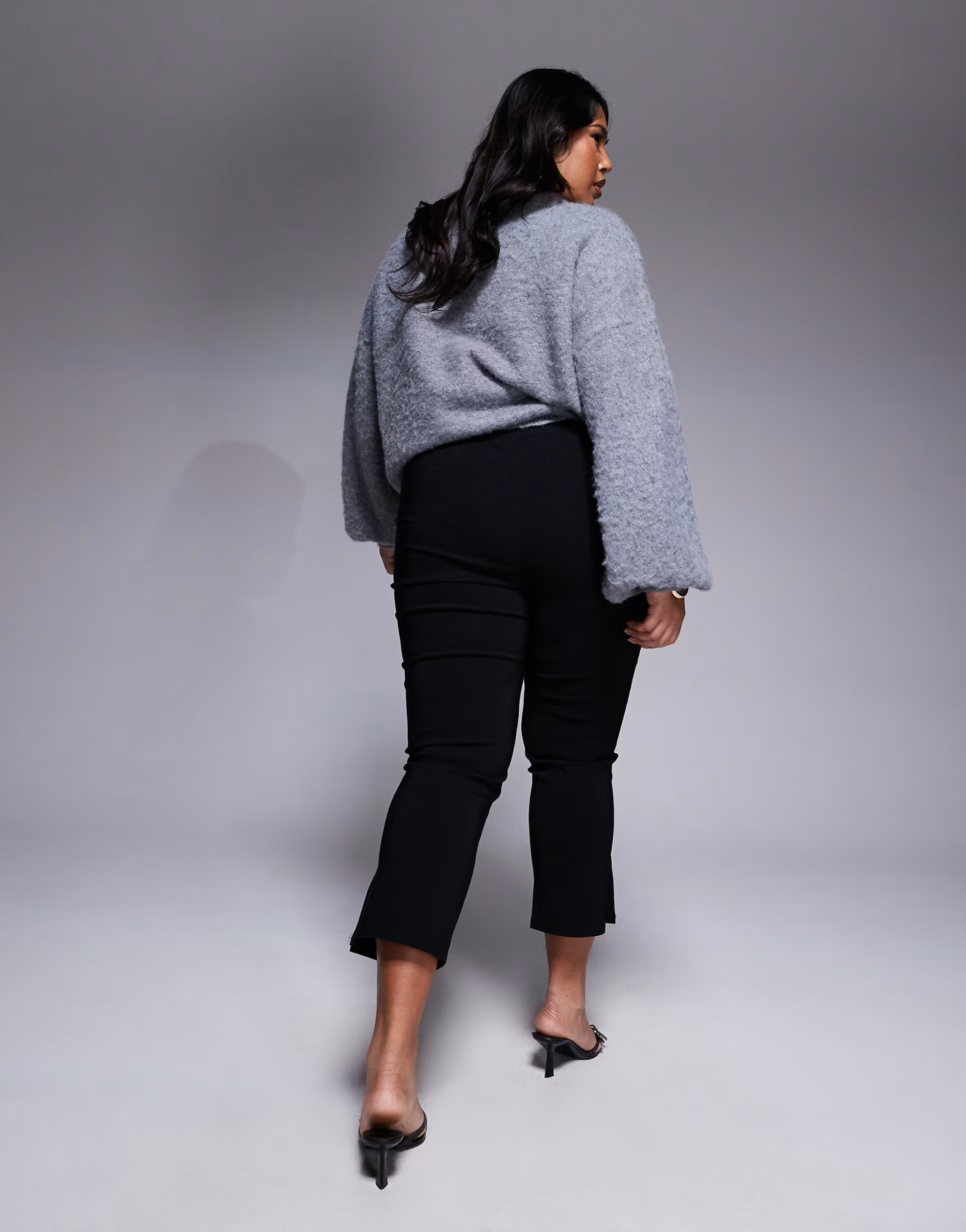 In The Style Plus x Natalya Wright – Exklusive Capri-Hose in Schwarz | ASOS (Global)